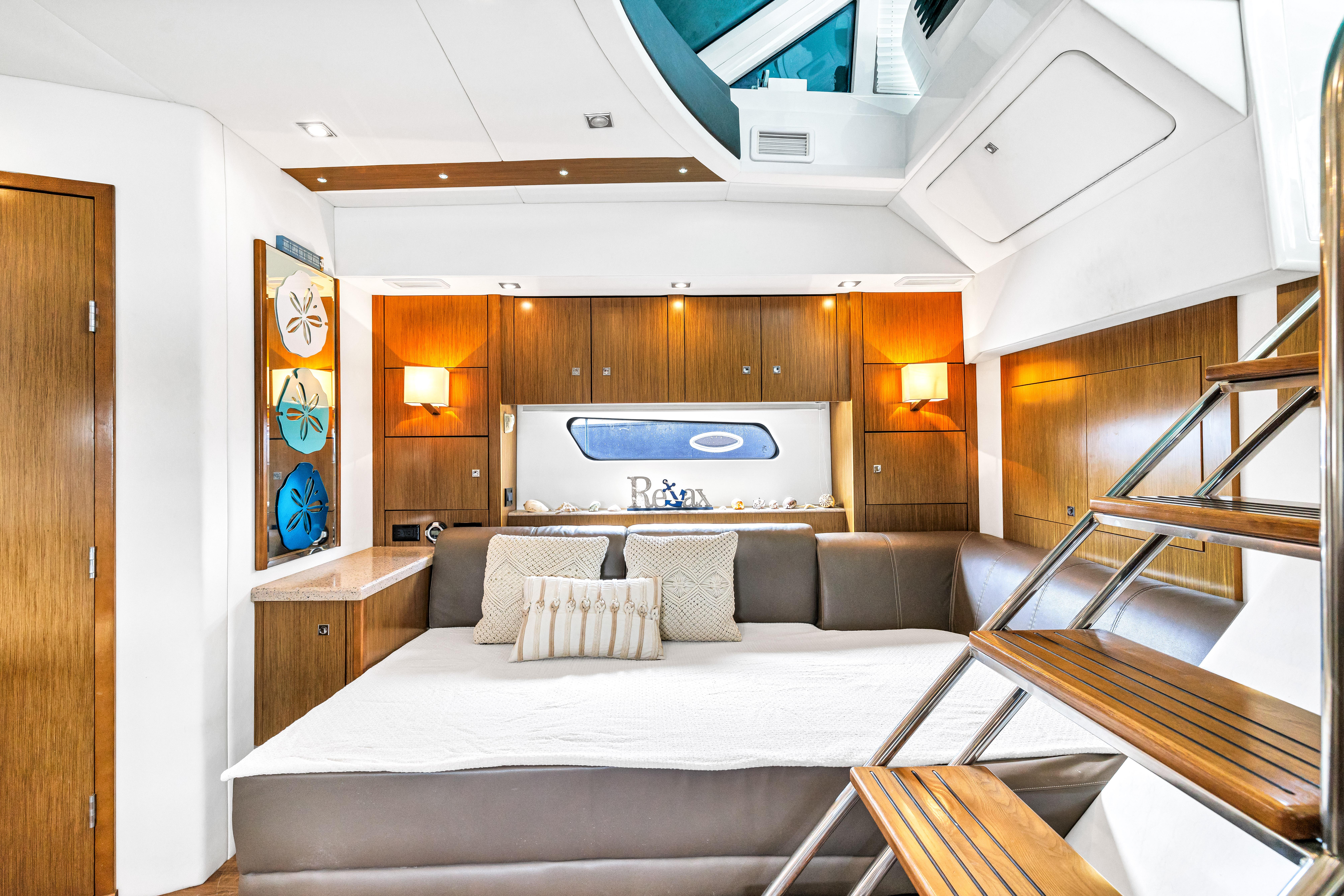 2013-cruisers-yachts-48-cantius-power-9850267-20250626164617450-1