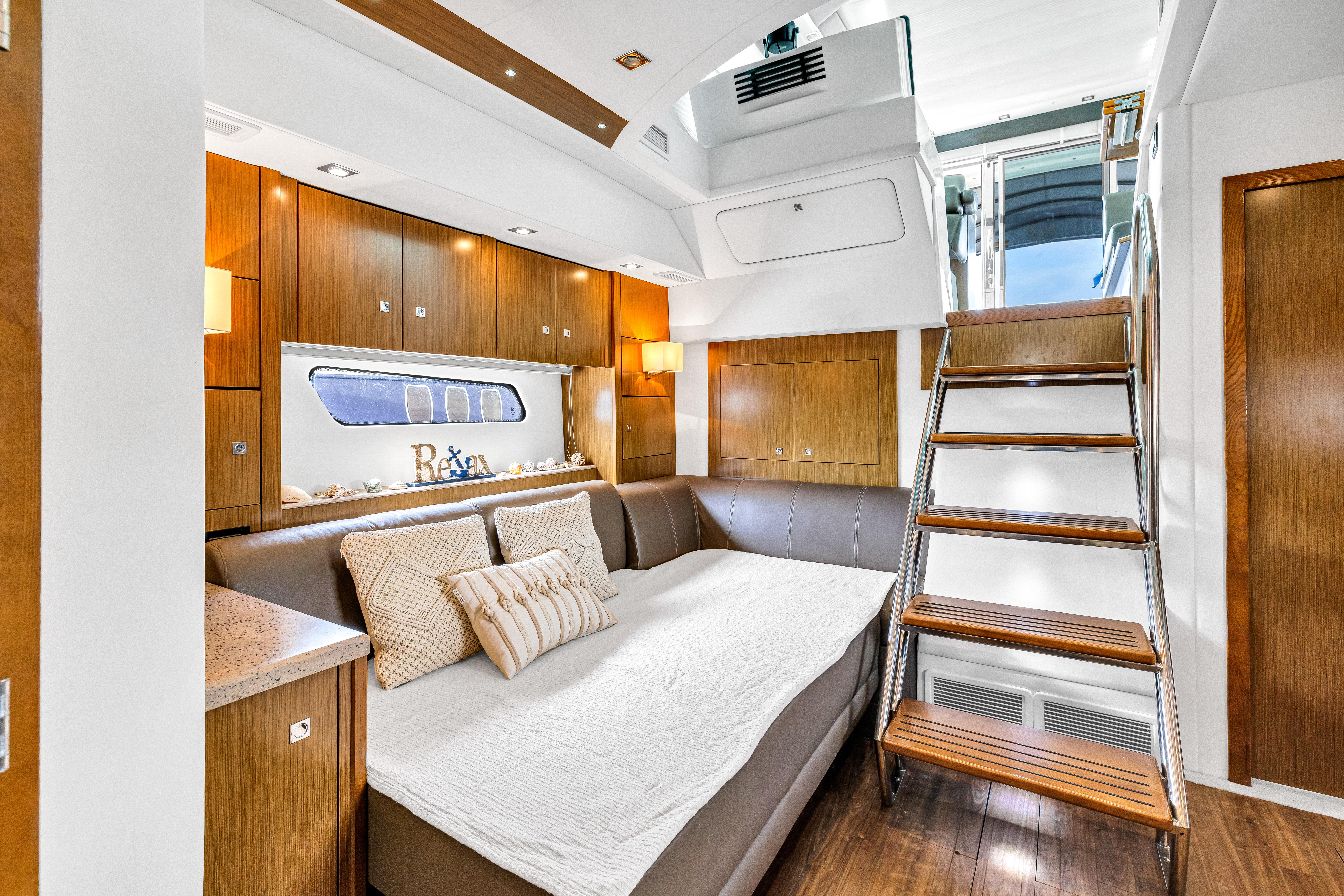 2013-cruisers-yachts-48-cantius-power-9850267-20250626164622443-1