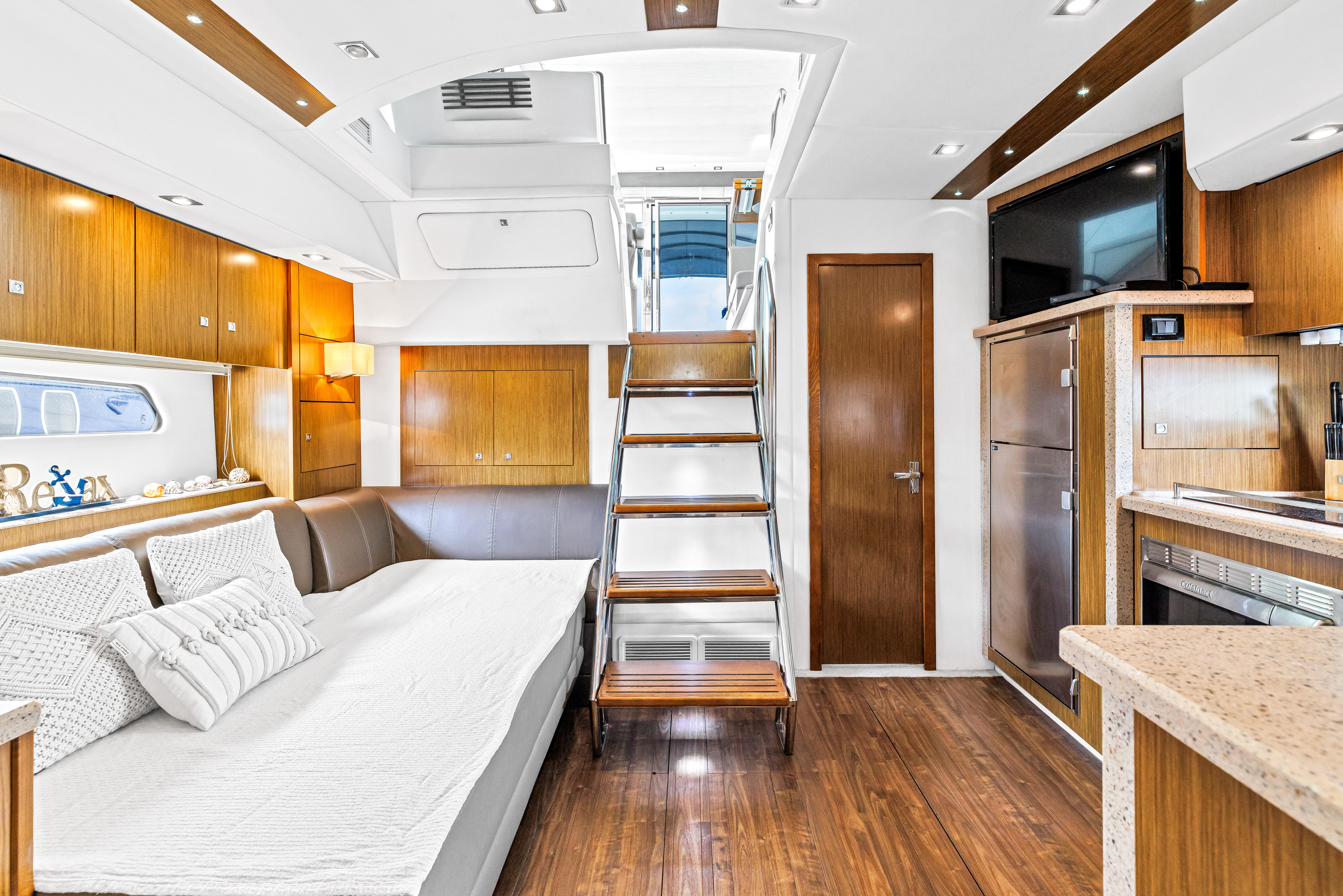 2013-cruisers-yachts-48-cantius-power-9850267-20250626164627631-1