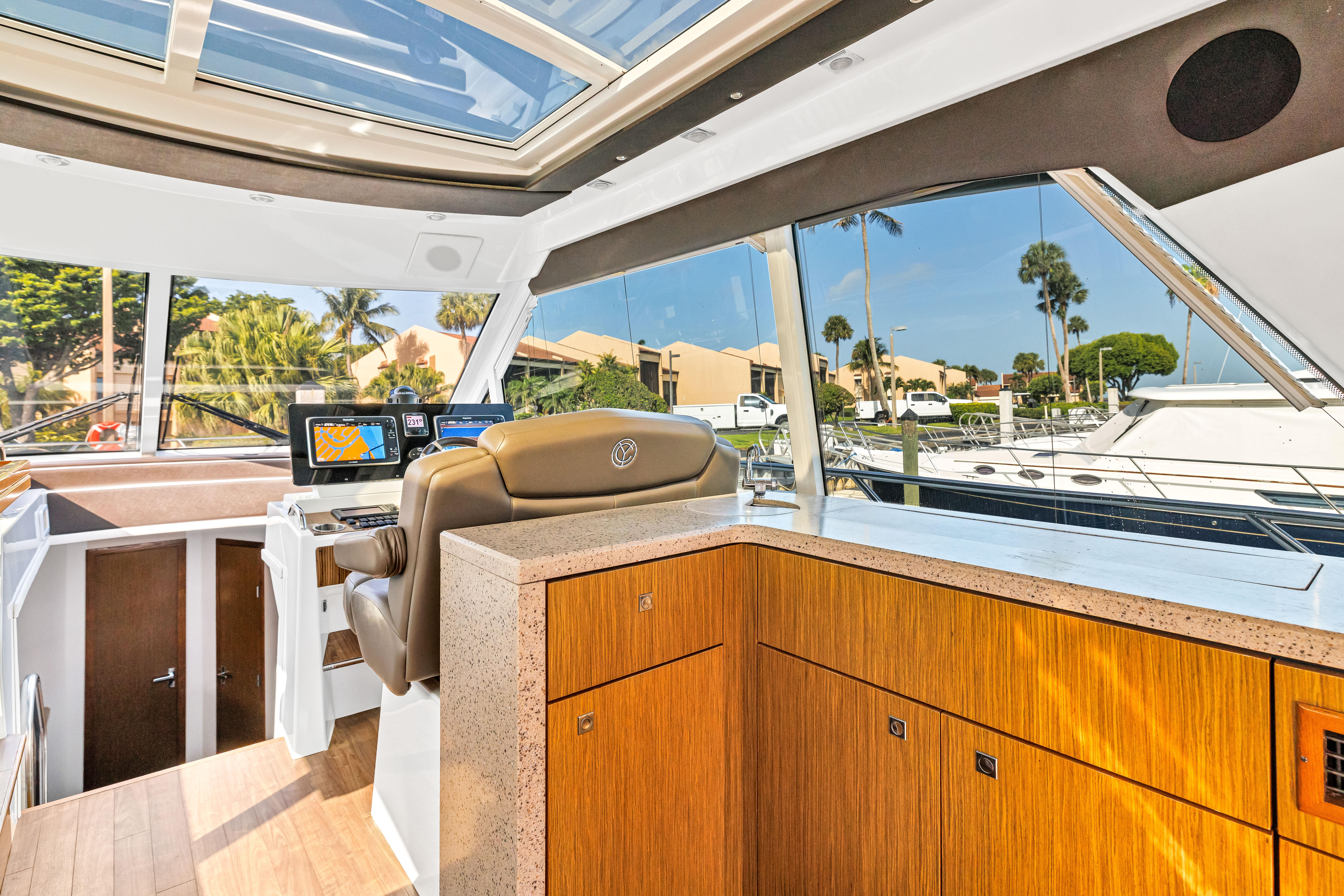 2013-cruisers-yachts-48-cantius-power-9850267-20250626164641989-1