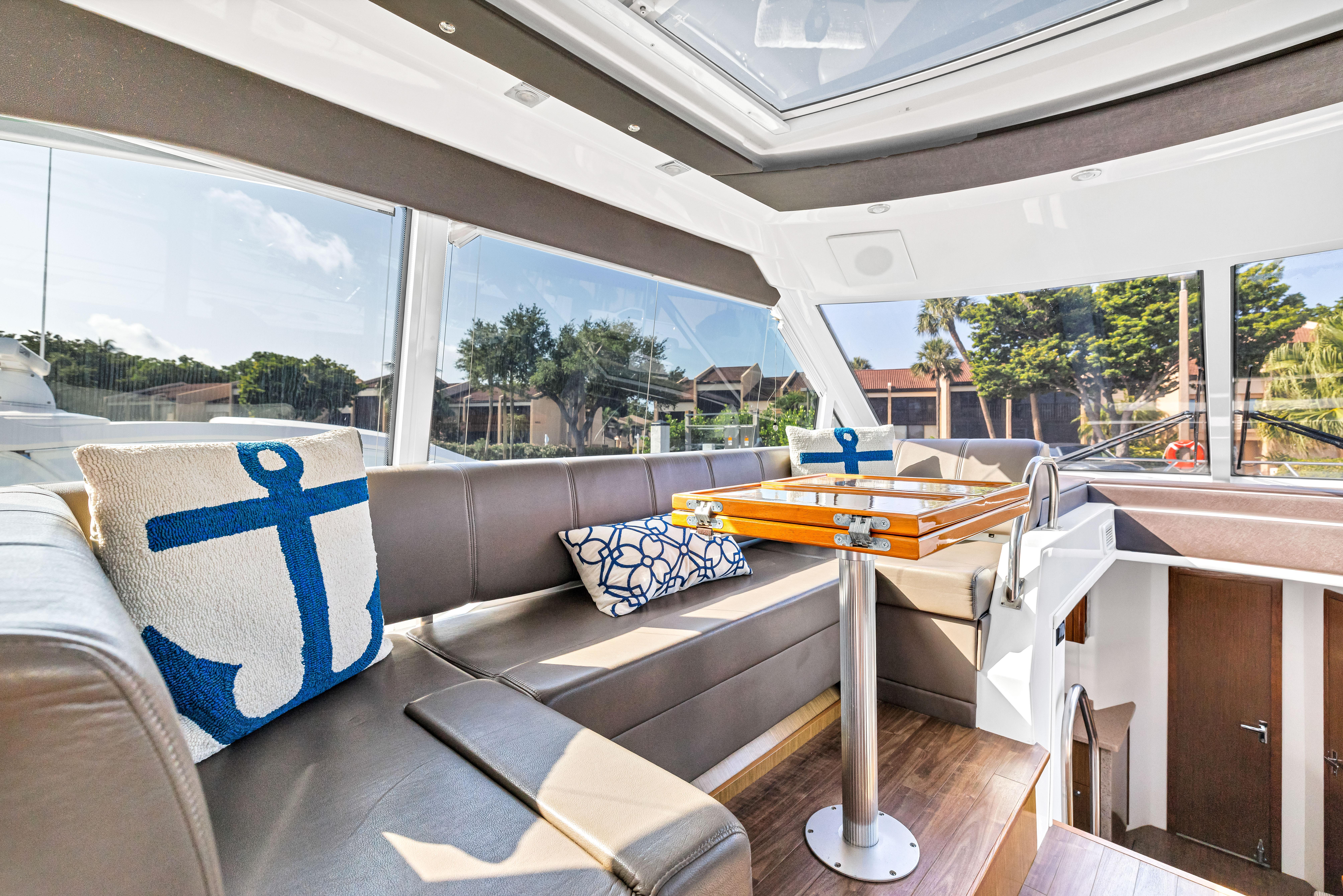 2013-cruisers-yachts-48-cantius-power-9850267-20250626164647230-1