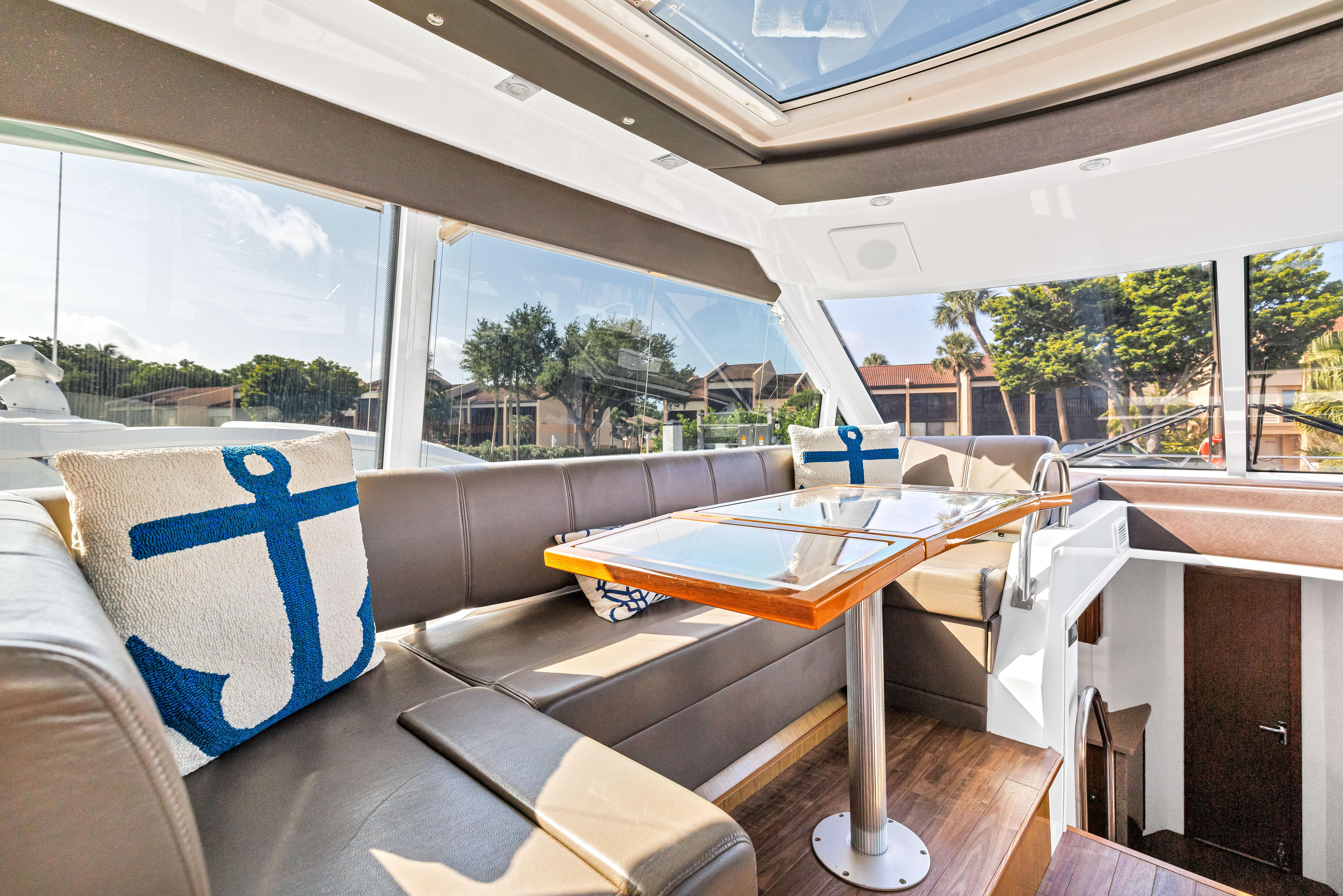 2013-cruisers-yachts-48-cantius-power-9850267-20250626164652237-1