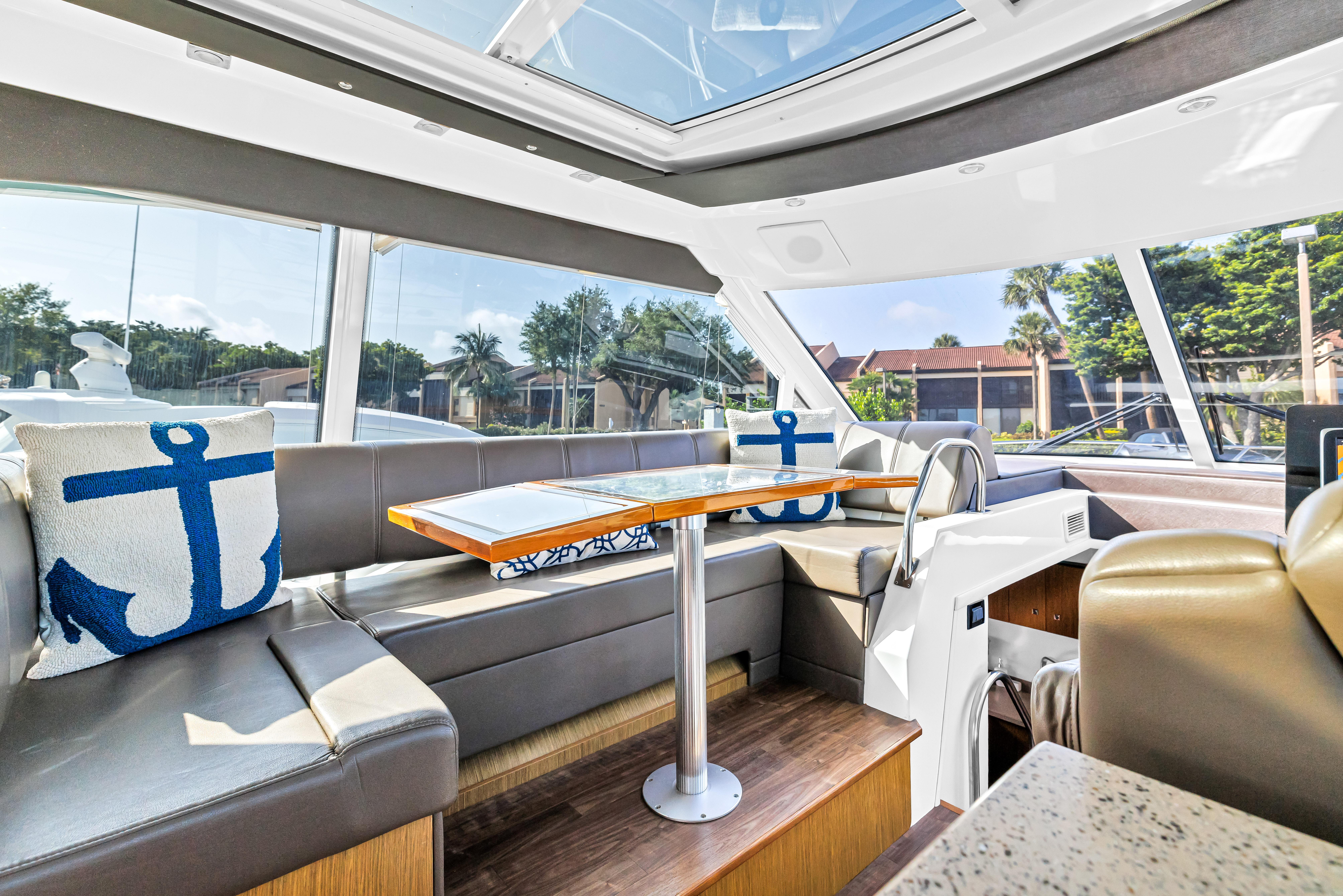 2013-cruisers-yachts-48-cantius-power-9850267-20250626164657039-1