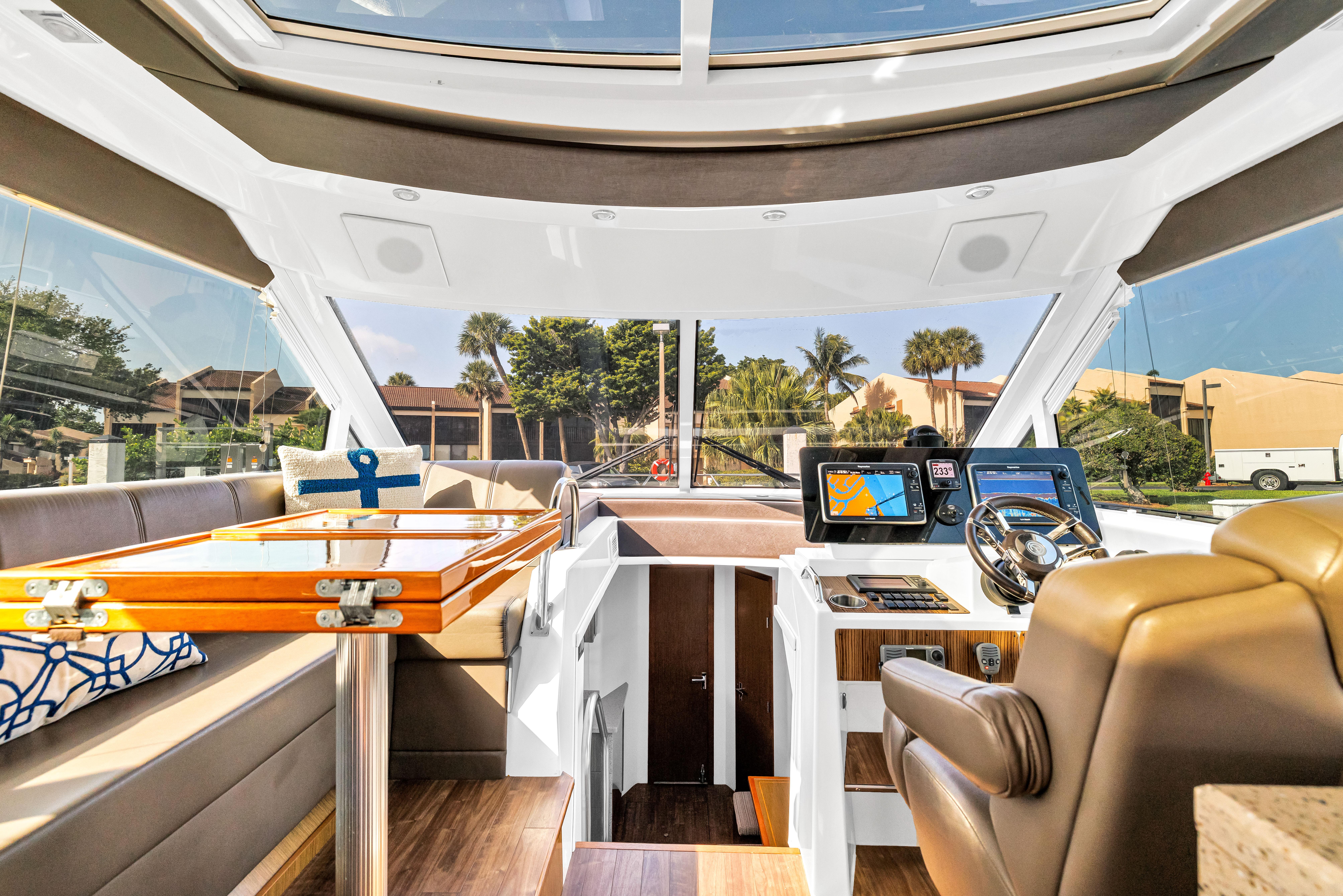 2013-cruisers-yachts-48-cantius-power-9850267-20250626164707229-1