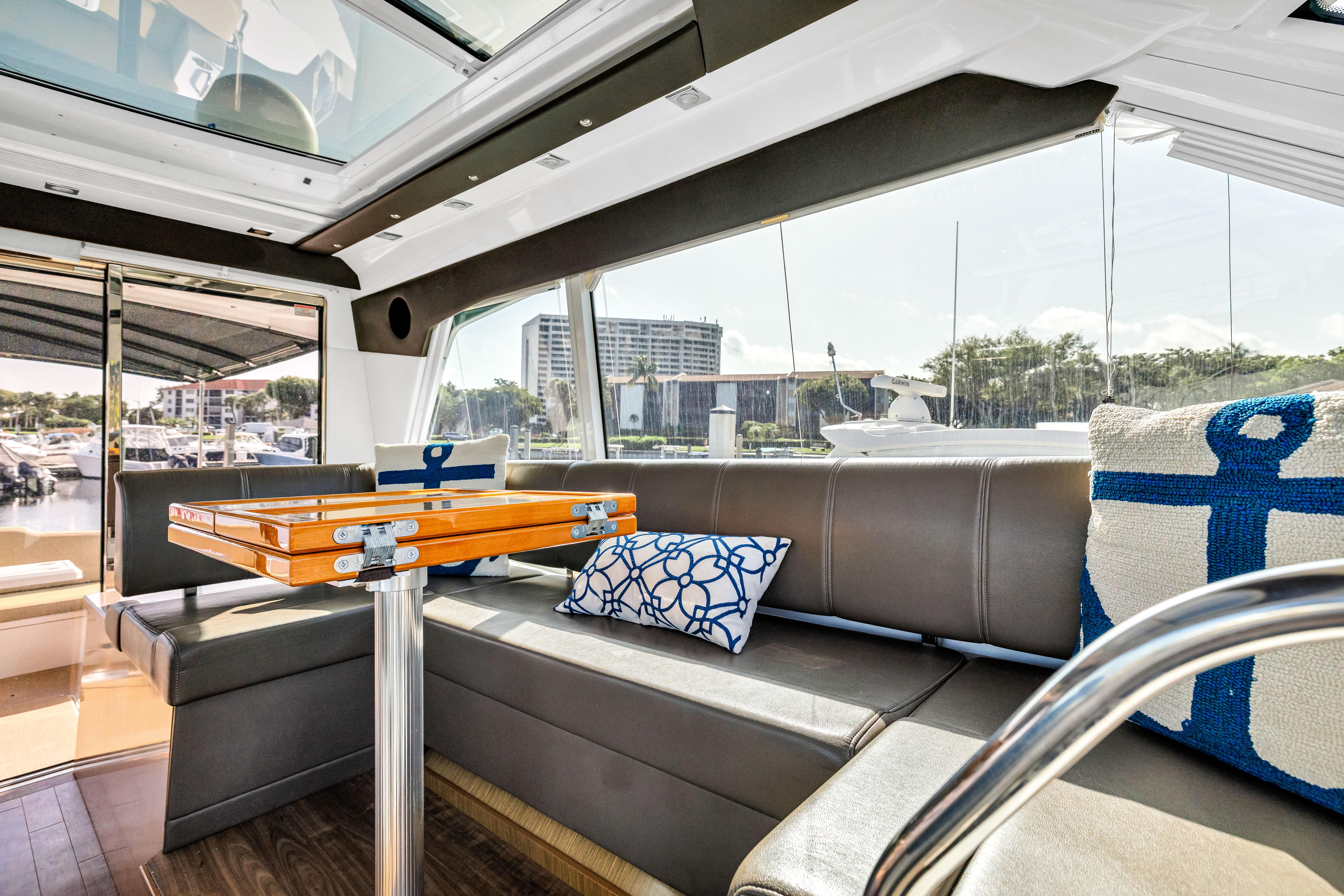 2013-cruisers-yachts-48-cantius-power-9850267-20250626164727200-1