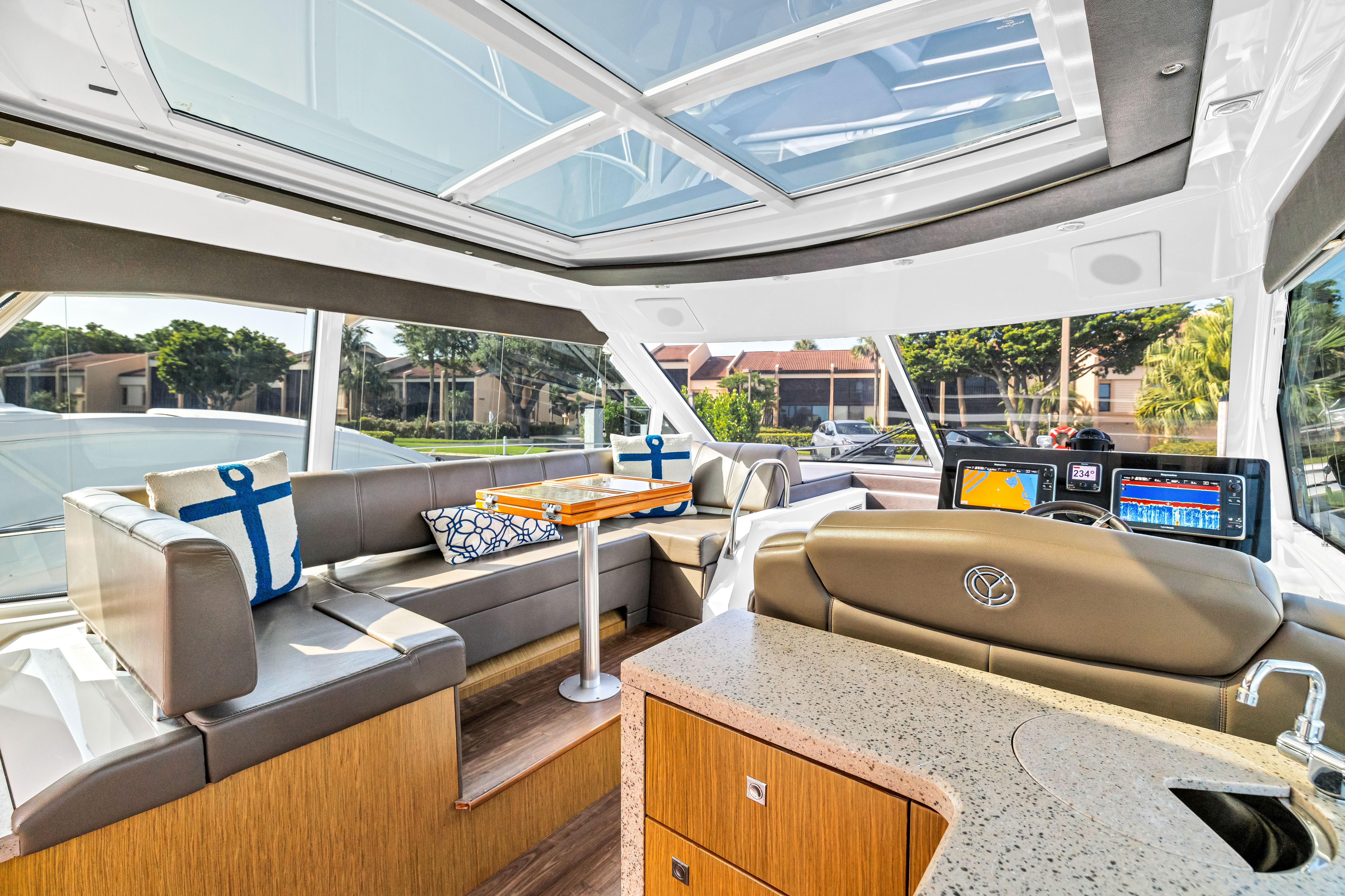 2013-cruisers-yachts-48-cantius-power-9850267-20250626164732131-1