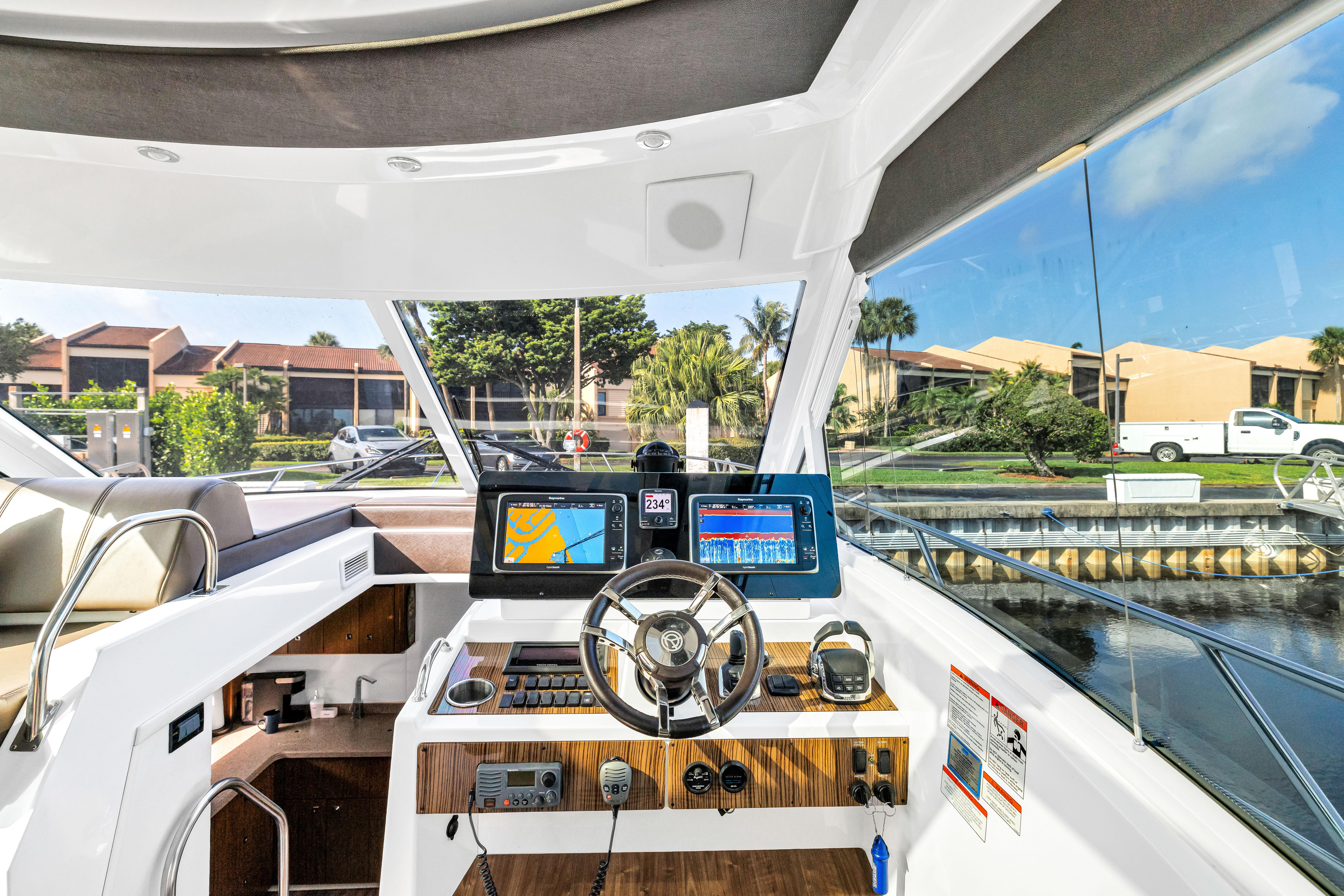 2013-cruisers-yachts-48-cantius-power-9850267-20250626164737347-1