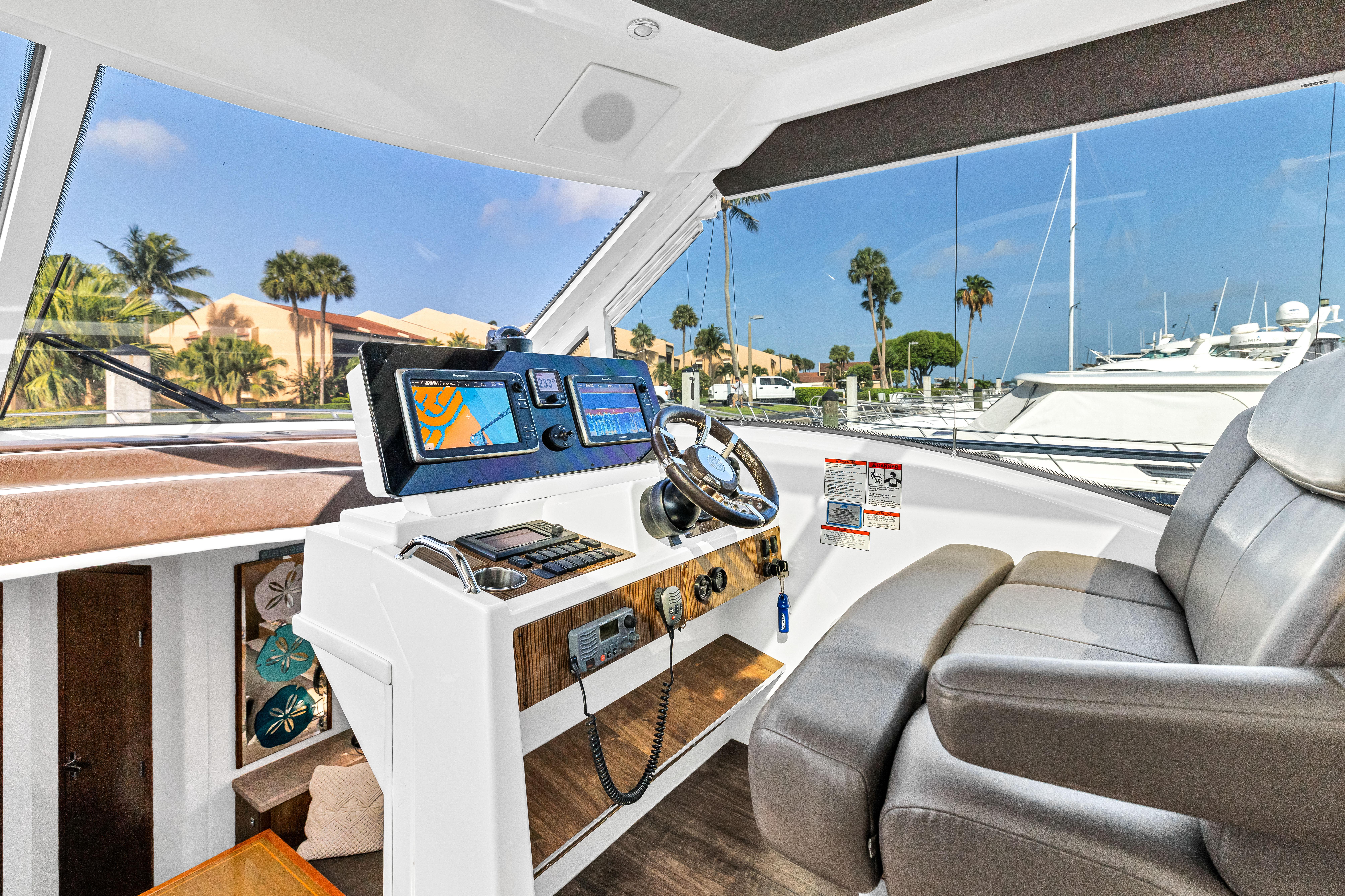 2013-cruisers-yachts-48-cantius-power-9850267-20250626164747299-1