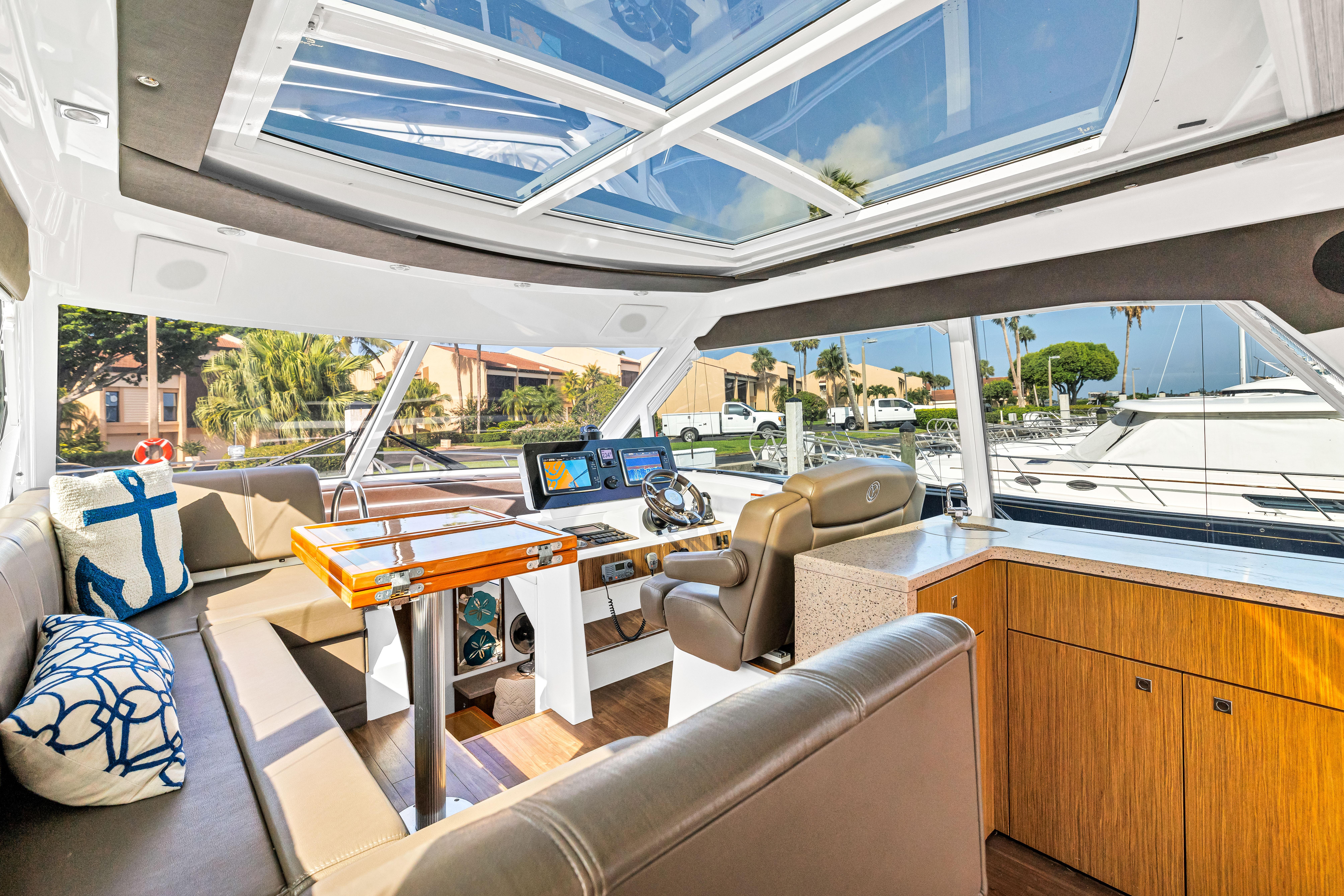 2013-cruisers-yachts-48-cantius-power-9850267-20250626164752385-1