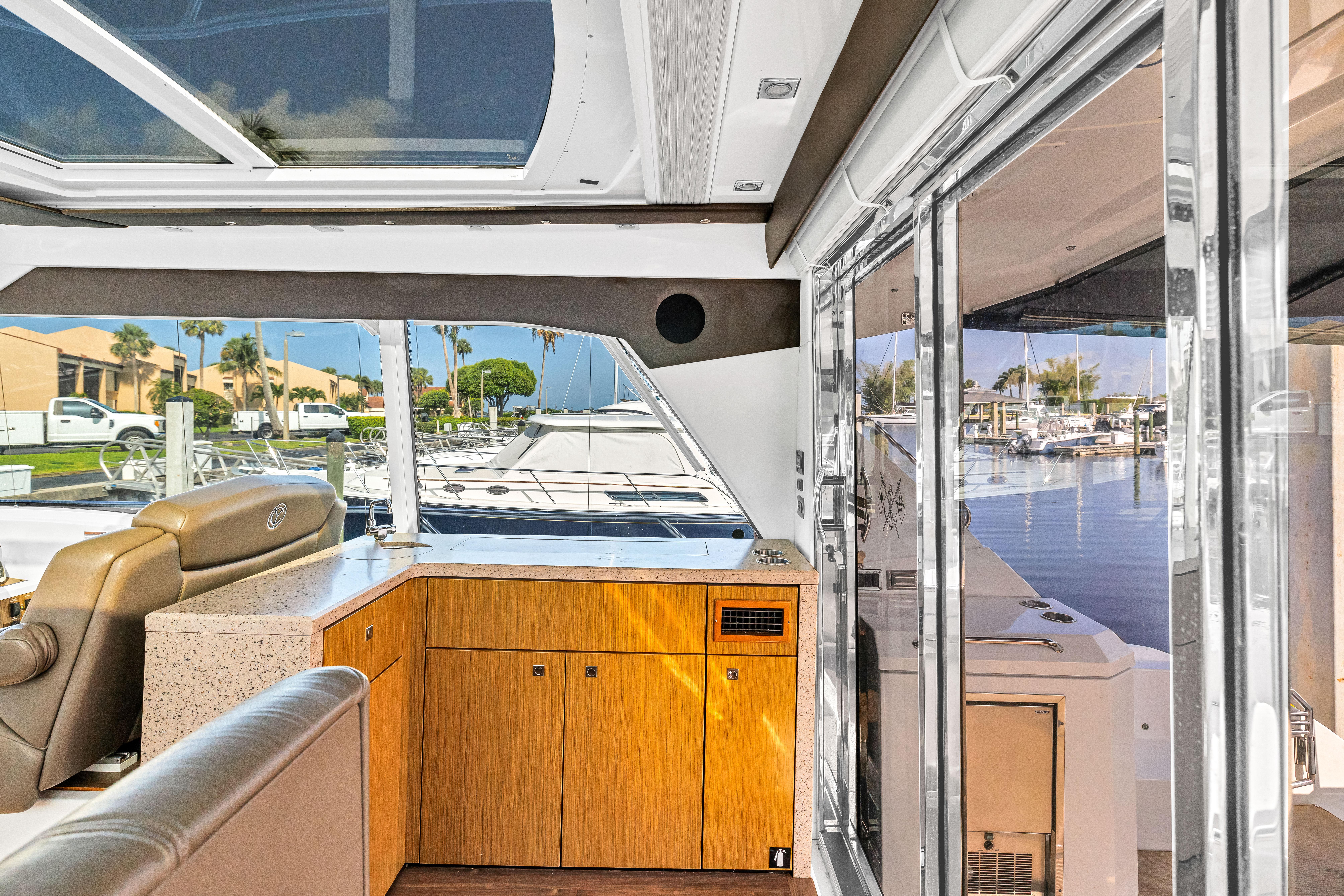 2013-cruisers-yachts-48-cantius-power-9850267-20250626164757815-1