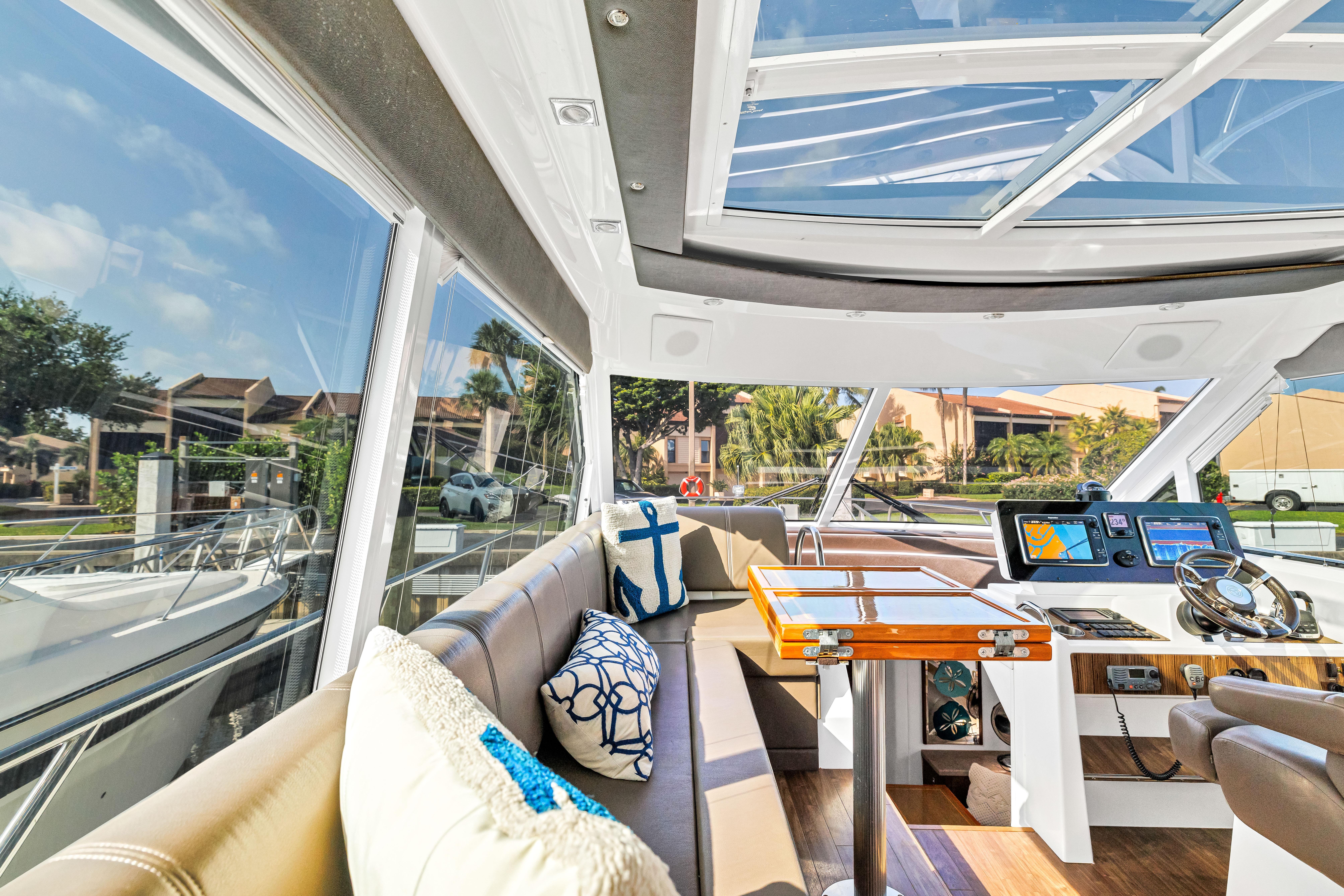 2013-cruisers-yachts-48-cantius-power-9850267-20250626164802866-1