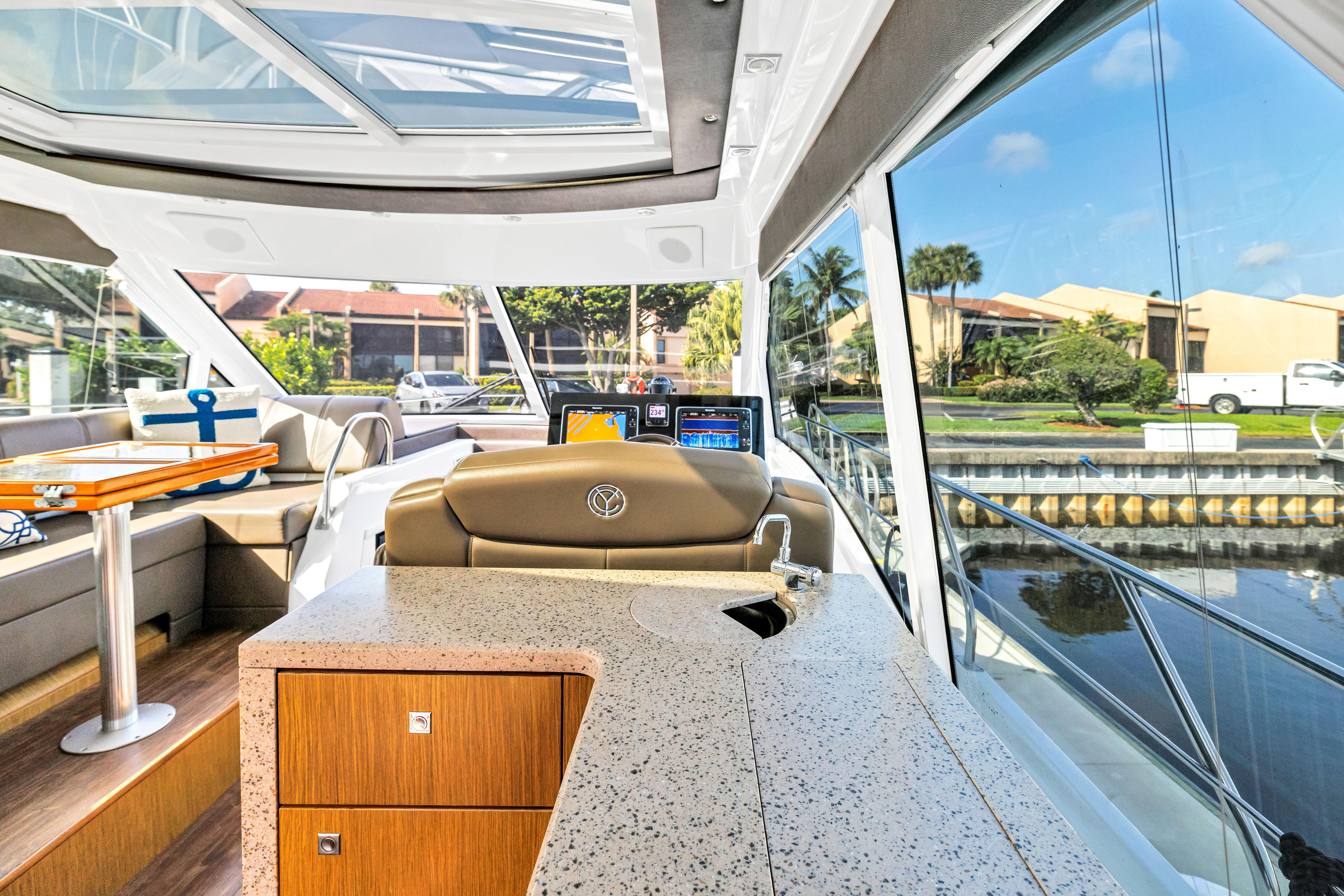 2013-cruisers-yachts-48-cantius-power-9850267-20250626164812357-1