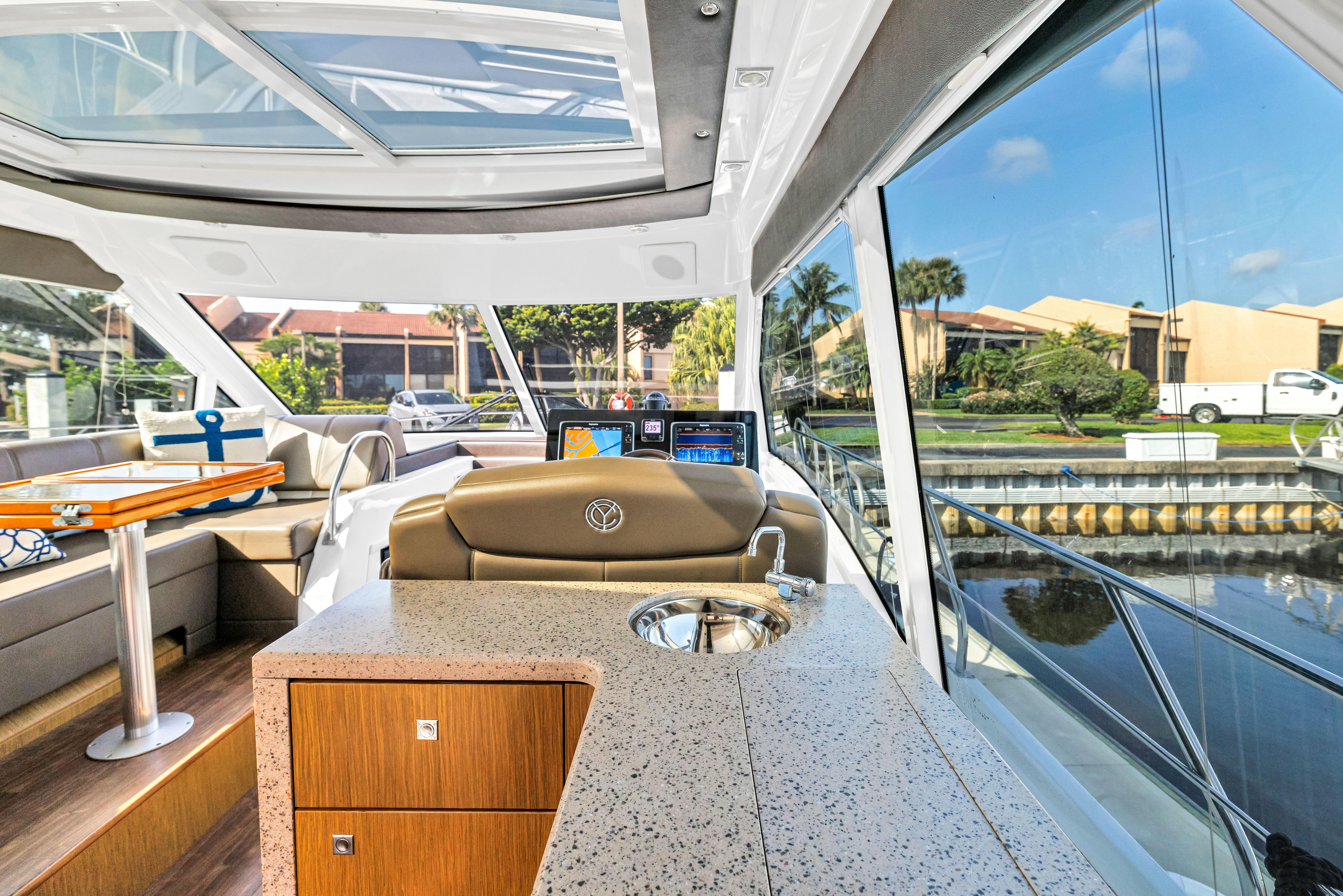 2013-cruisers-yachts-48-cantius-power-9850267-20250626164817358-1