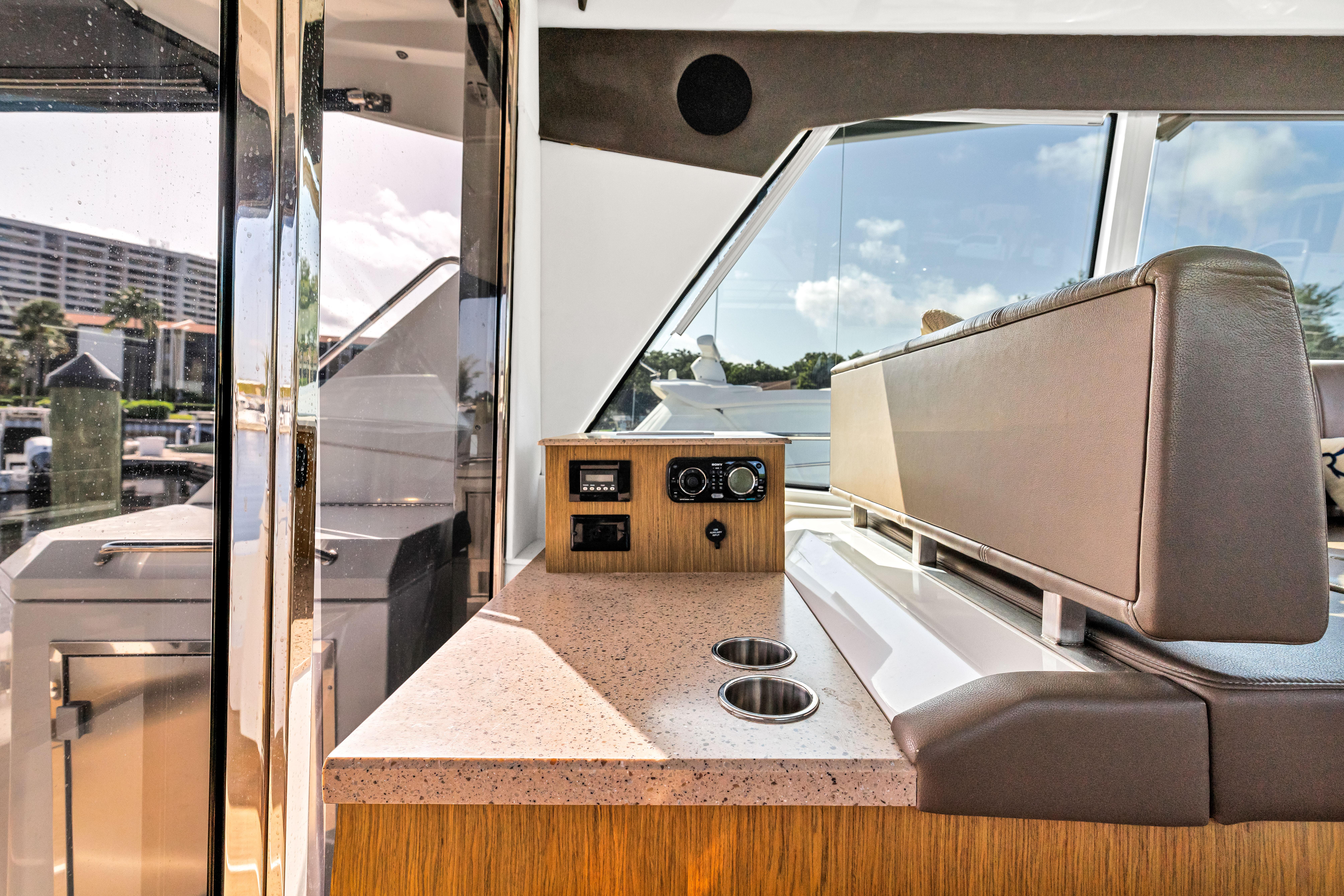 2013-cruisers-yachts-48-cantius-power-9850267-20250626164822578-1