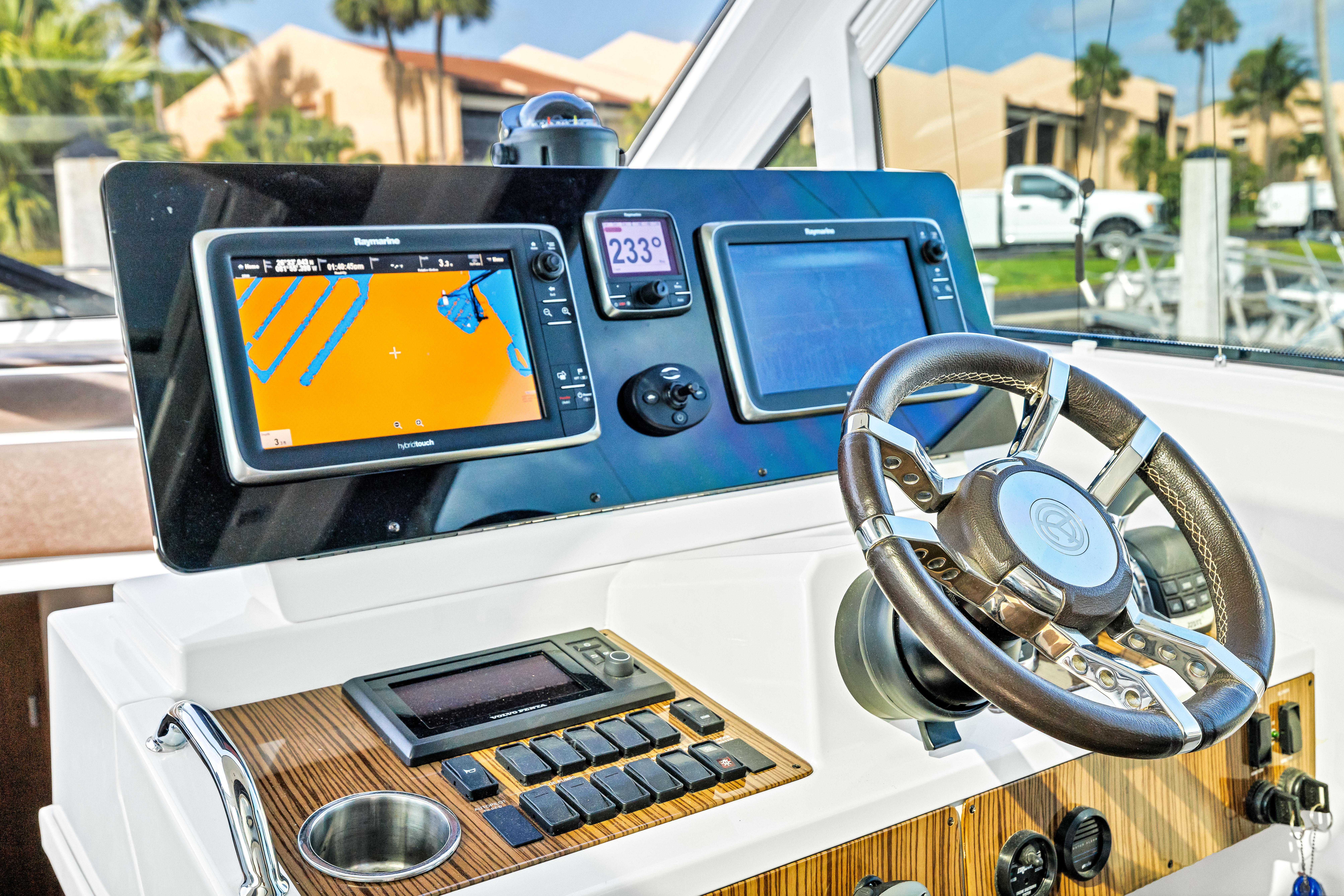 2013-cruisers-yachts-48-cantius-power-9850267-20250626164837750-1
