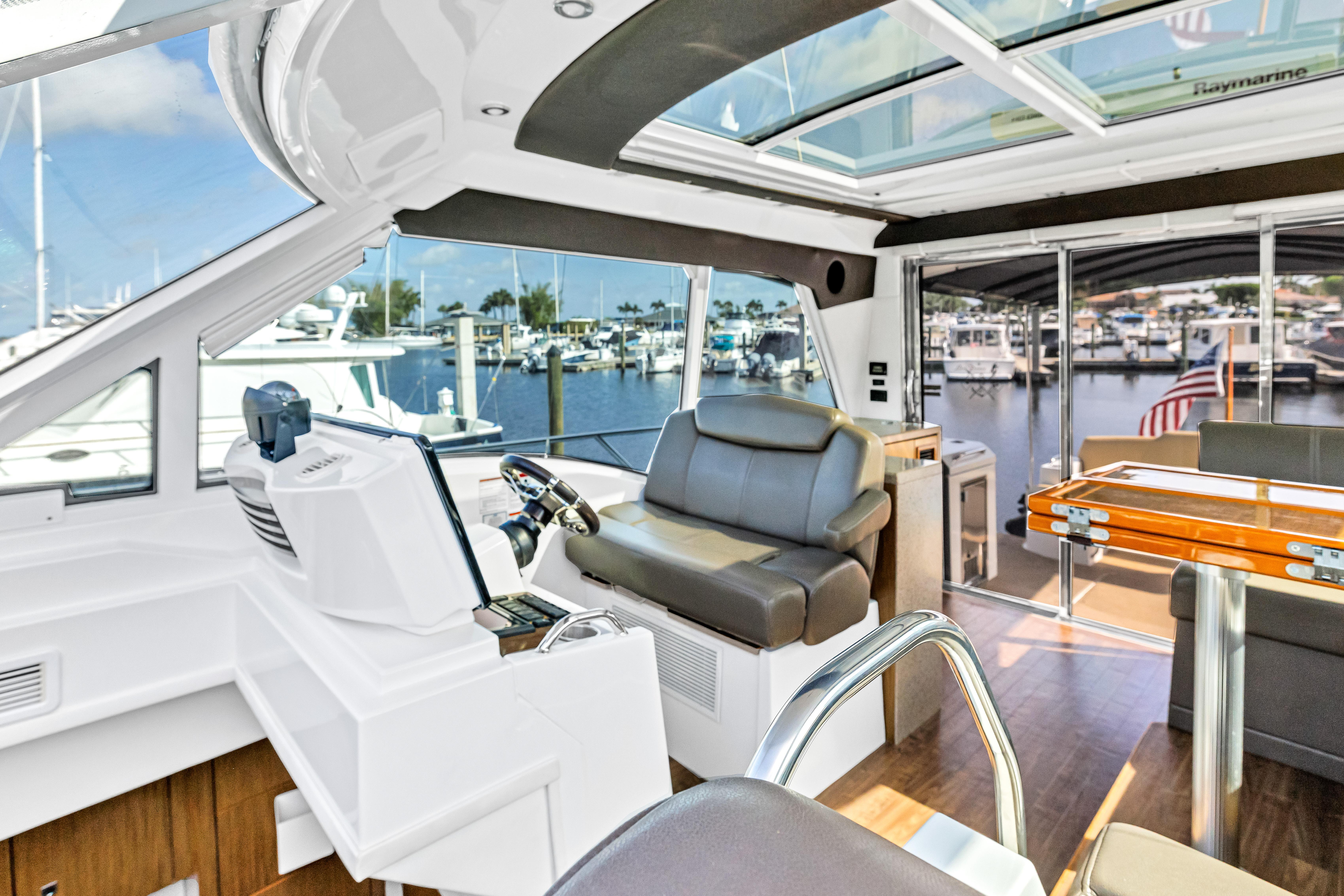 2013-cruisers-yachts-48-cantius-power-9850267-20250626164842551-1