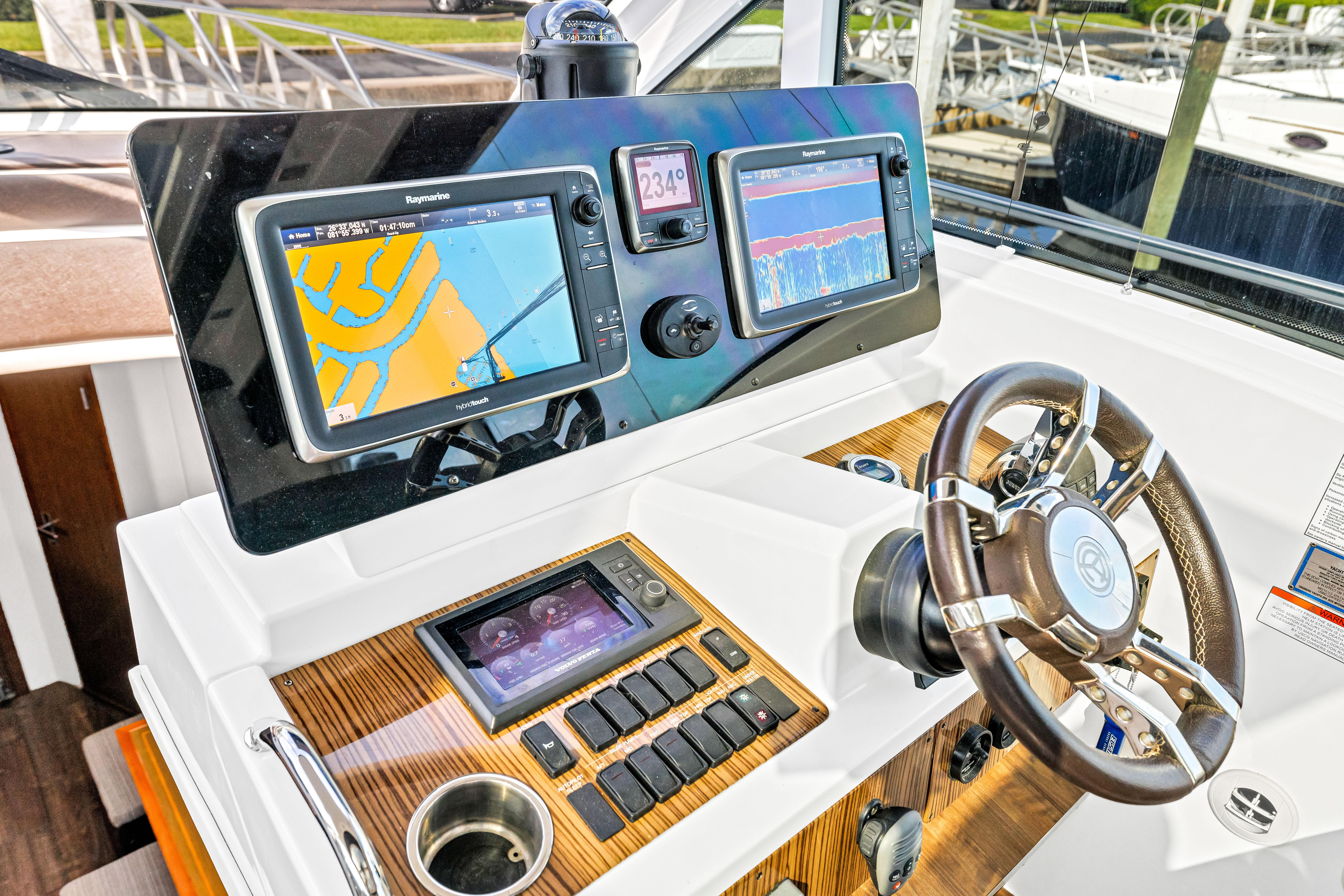 2013-cruisers-yachts-48-cantius-power-9850267-20250626164908404-1