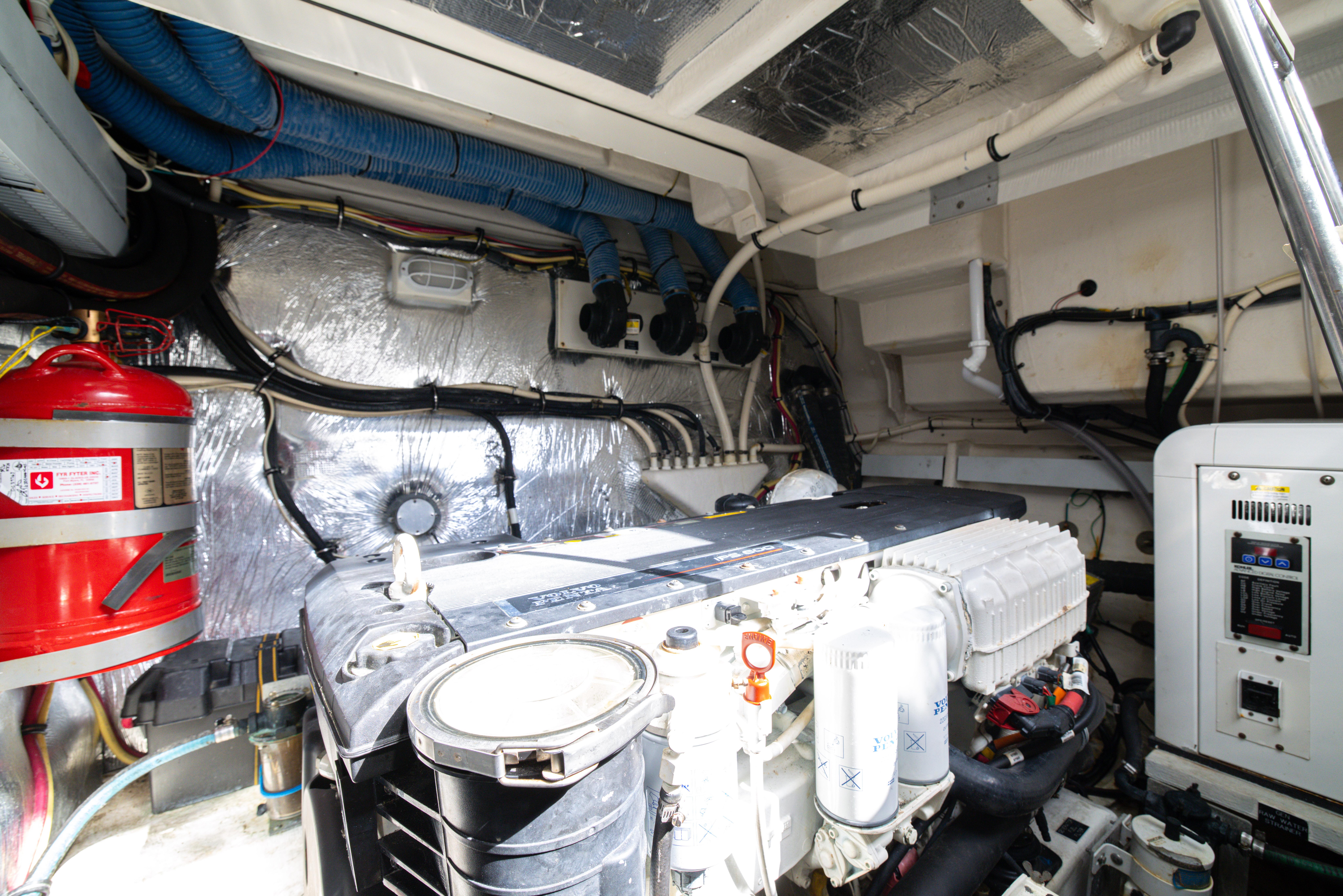 2013-cruisers-yachts-48-cantius-power-9850267-20250626164913558-1