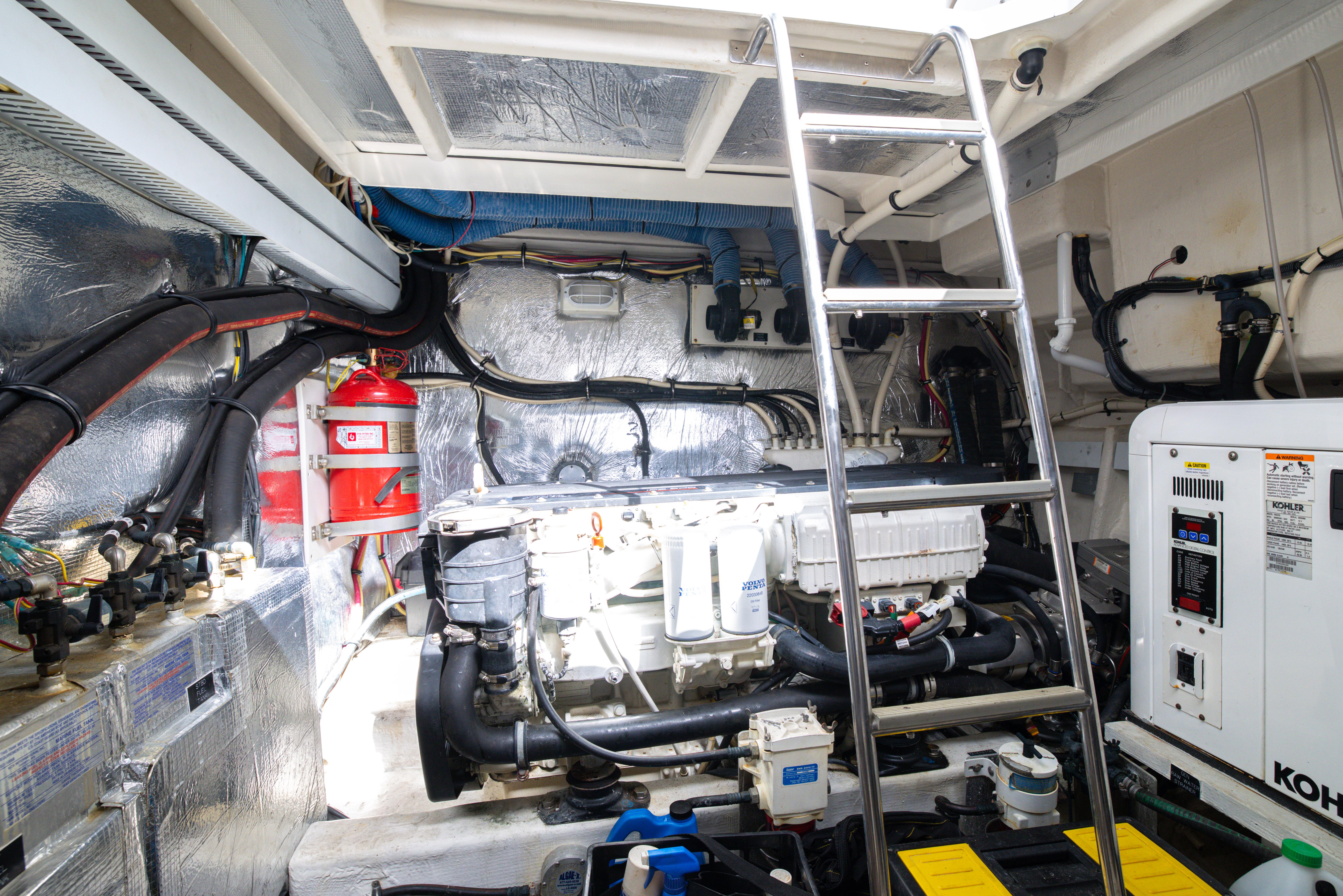 2013-cruisers-yachts-48-cantius-power-9850267-20250626164923337-1