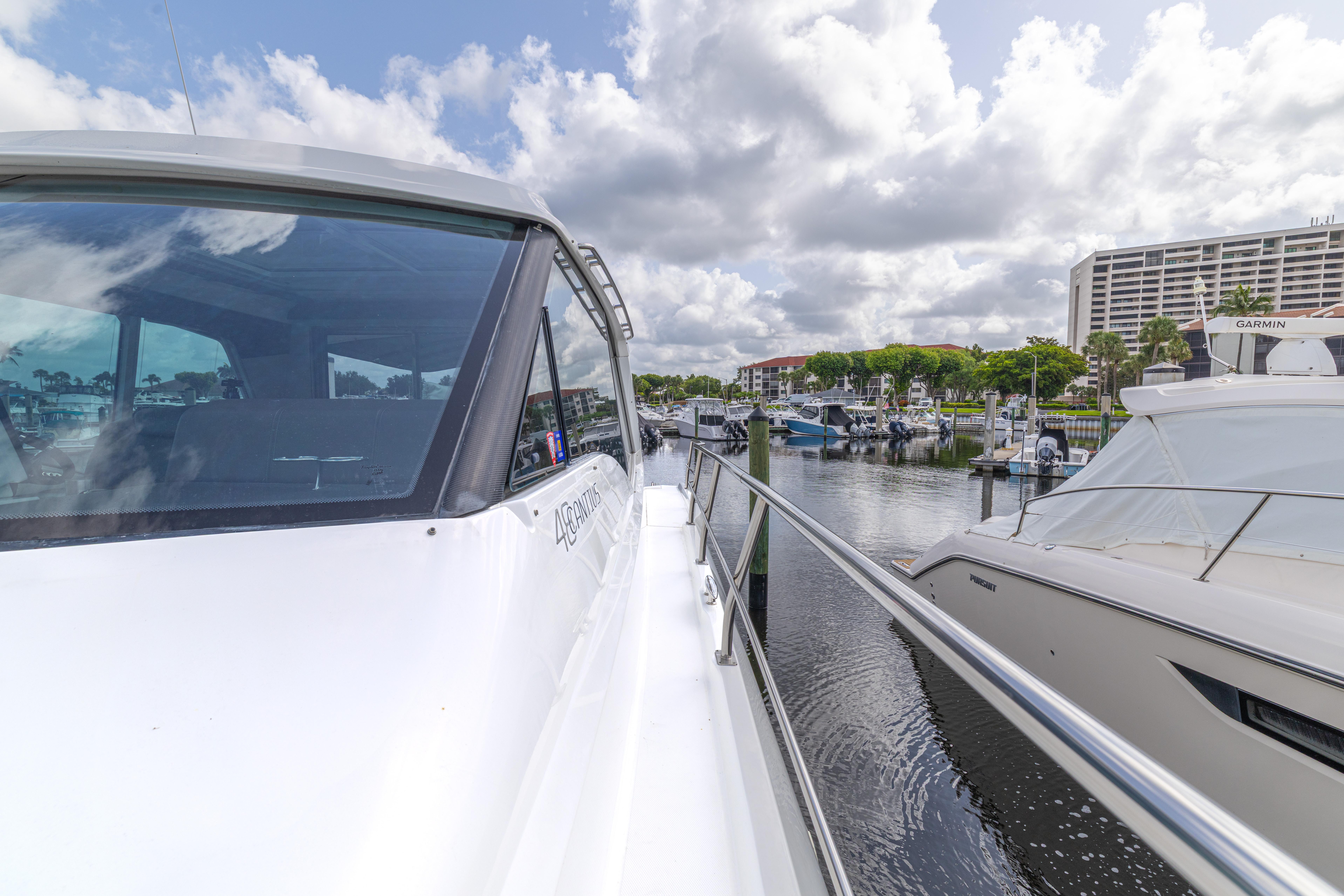 2013-cruisers-yachts-48-cantius-power-9850267-20250626164937436-1