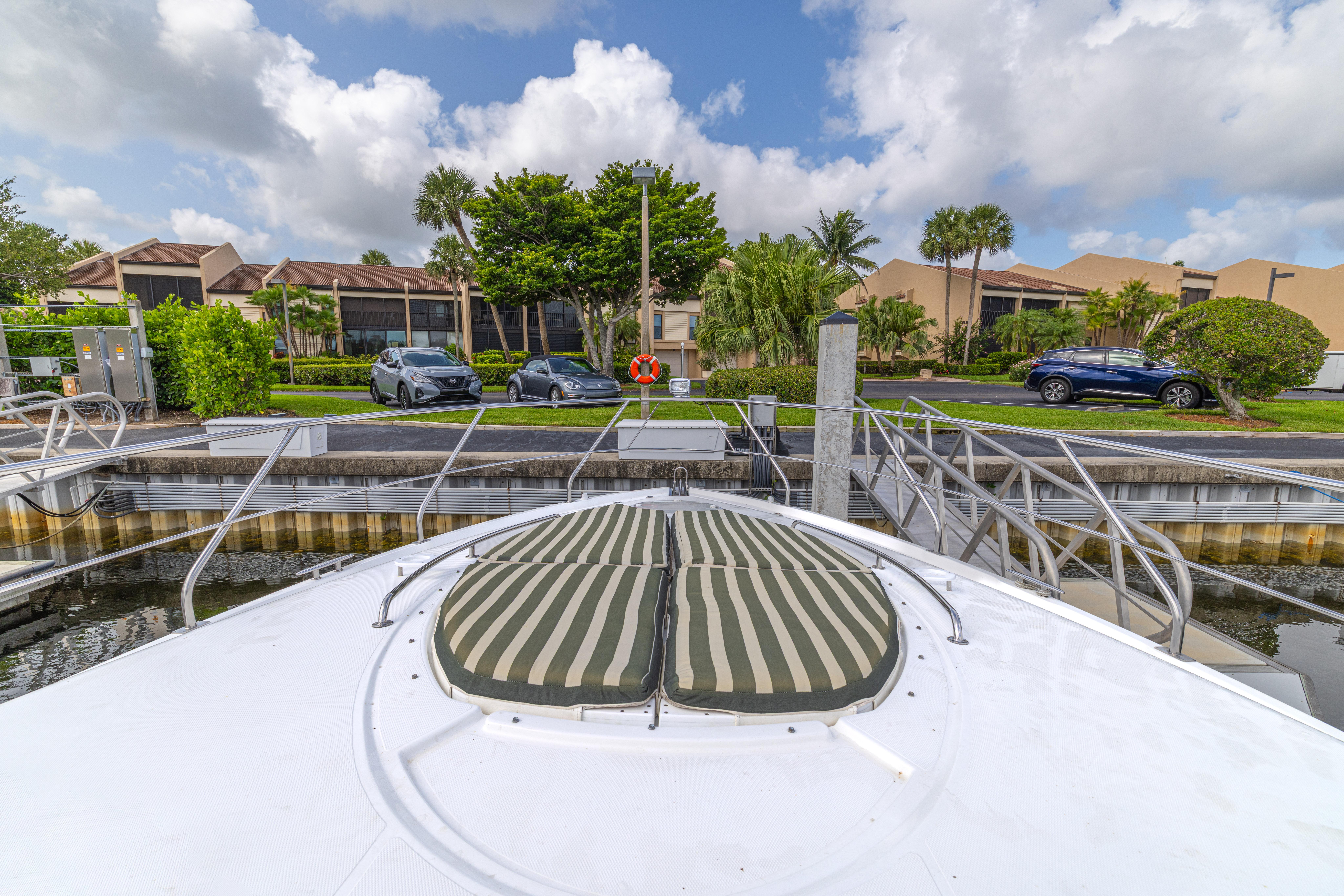 2013-cruisers-yachts-48-cantius-power-9850267-20250626164942641-1