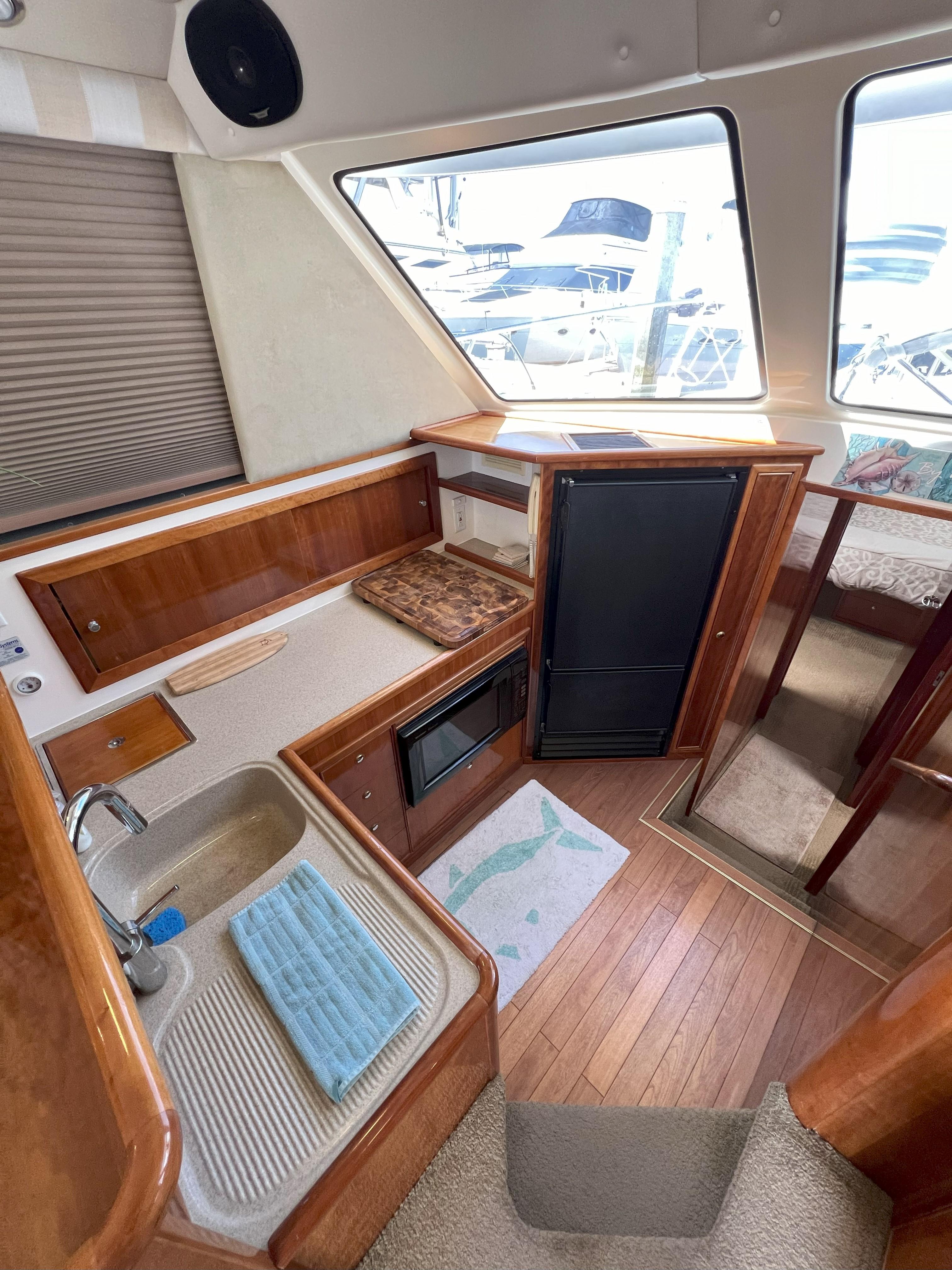 43′ Riviera 2002 Yacht for Sale