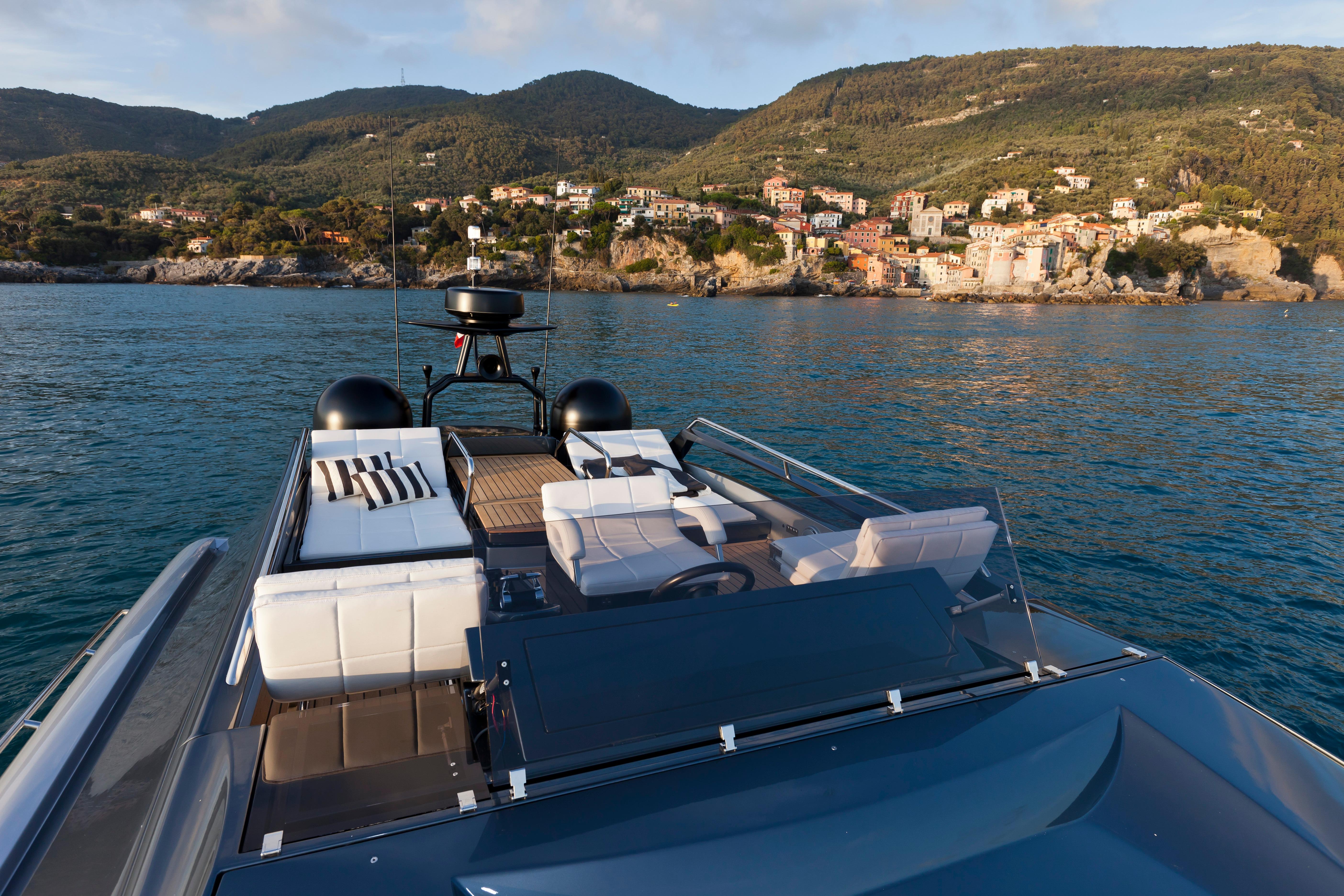 Manufacturer Provided Image: Pershing 74 Flybridge