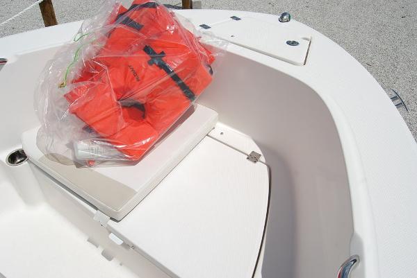2015 Robalo boat for sale, model of the boat is R180 & Image # 6 of 11