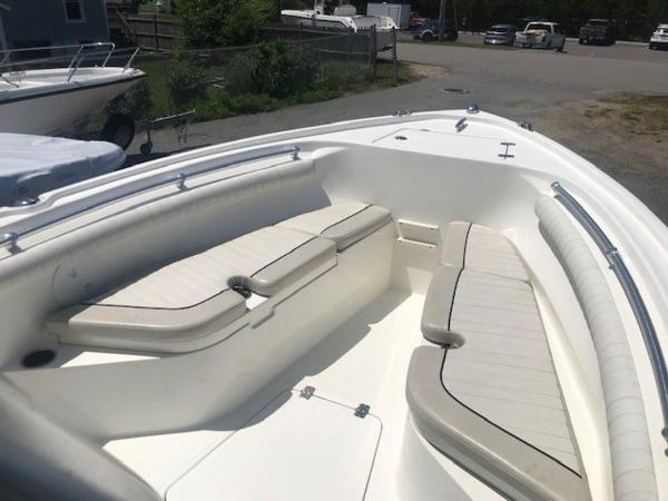 2015 Mako boat for sale, model of the boat is 214 CENTER CONSOLE & Image # 2 of 12