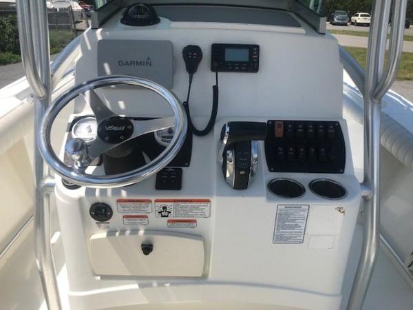 2015 Mako boat for sale, model of the boat is 214 CENTER CONSOLE & Image # 7 of 12