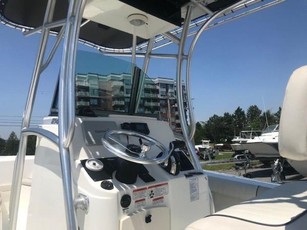 2015 Mako boat for sale, model of the boat is 214 CENTER CONSOLE & Image # 9 of 12