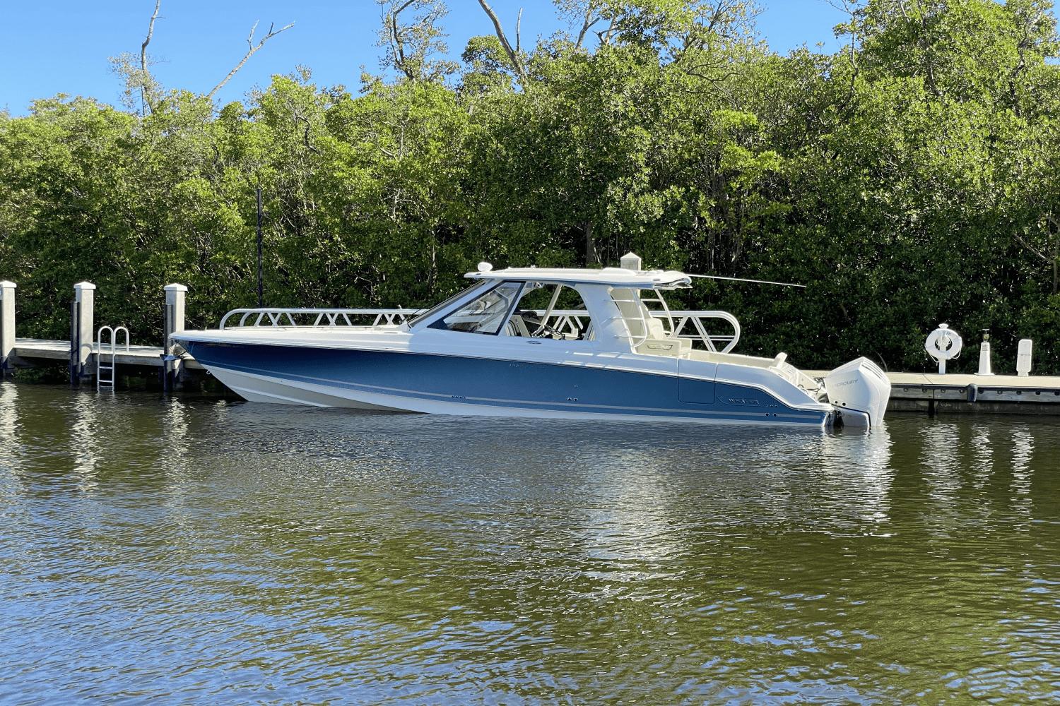 2022 Boston Whaler 380 realm