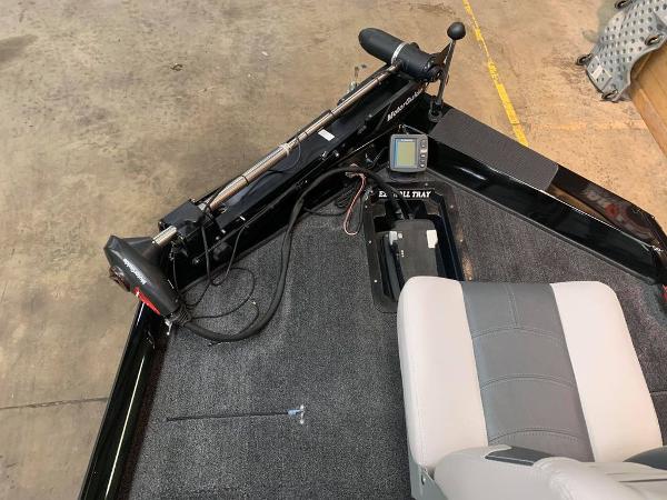 2011 Lowe boat for sale, model of the boat is 17 HP Stinger & Image # 8 of 17