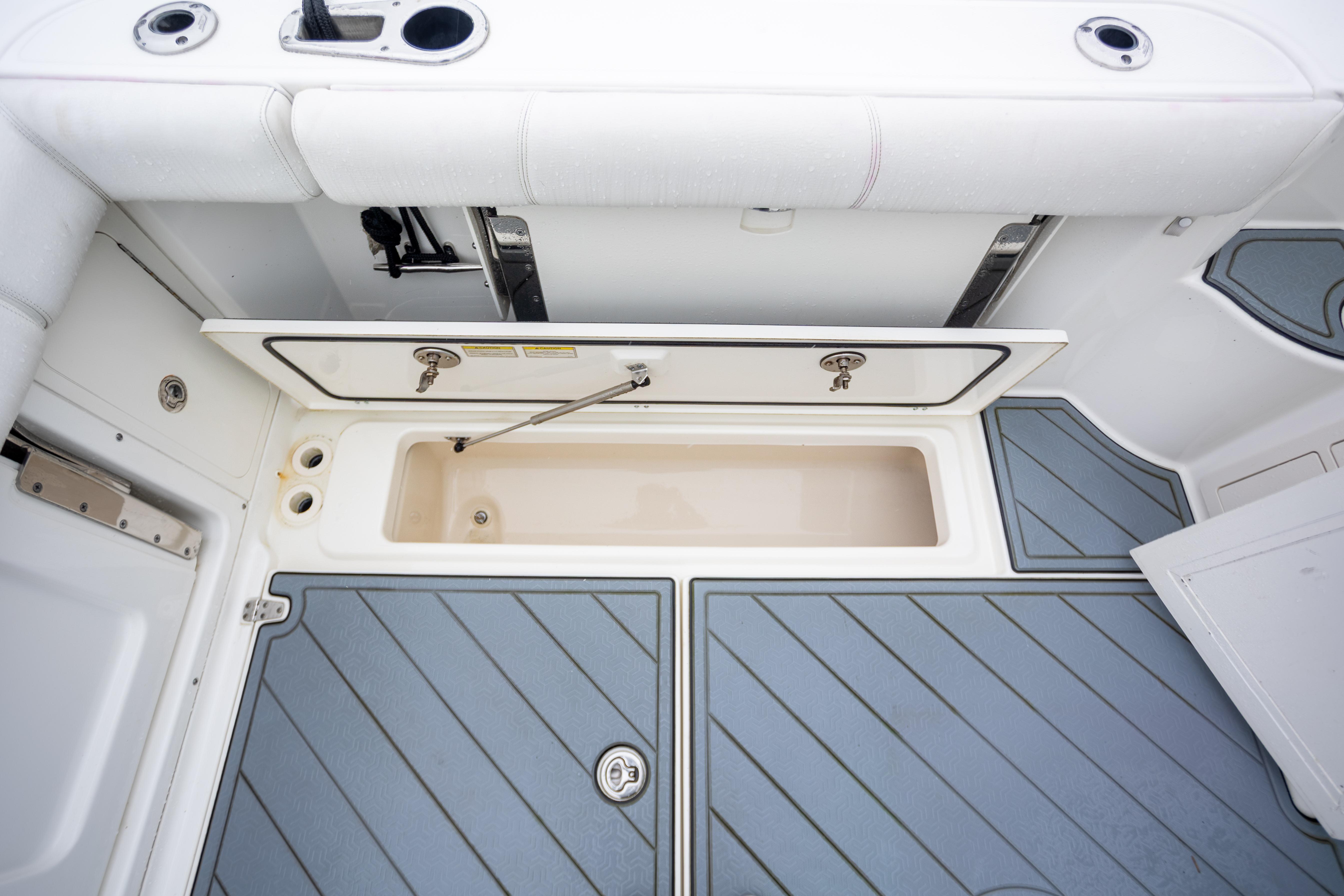 2013-boston-whaler-285-conquest-pilothouse-power-9830296-20250606152508218-1_XLARGE