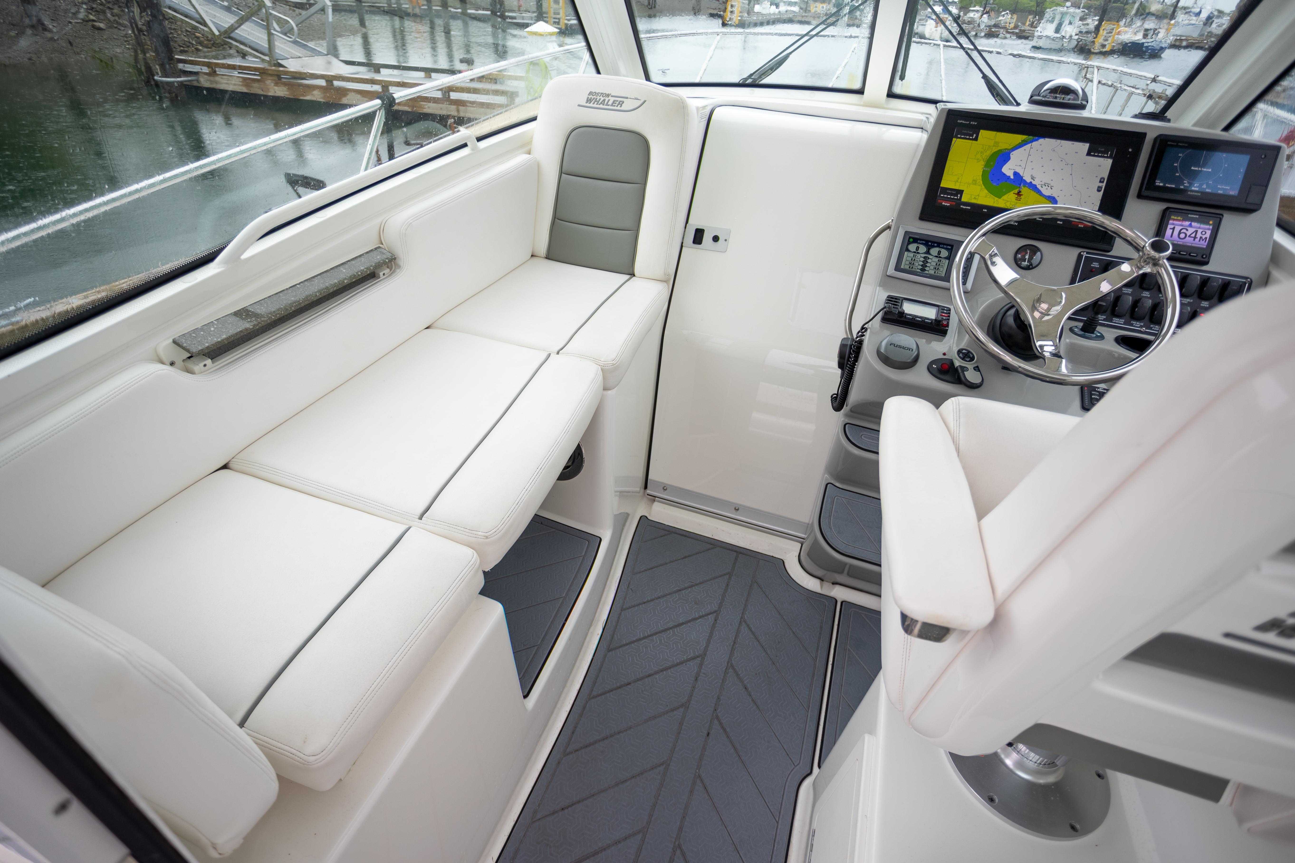 2013-boston-whaler-285-conquest-pilothouse-power-9830296-20250606152544196-1_XLARGE