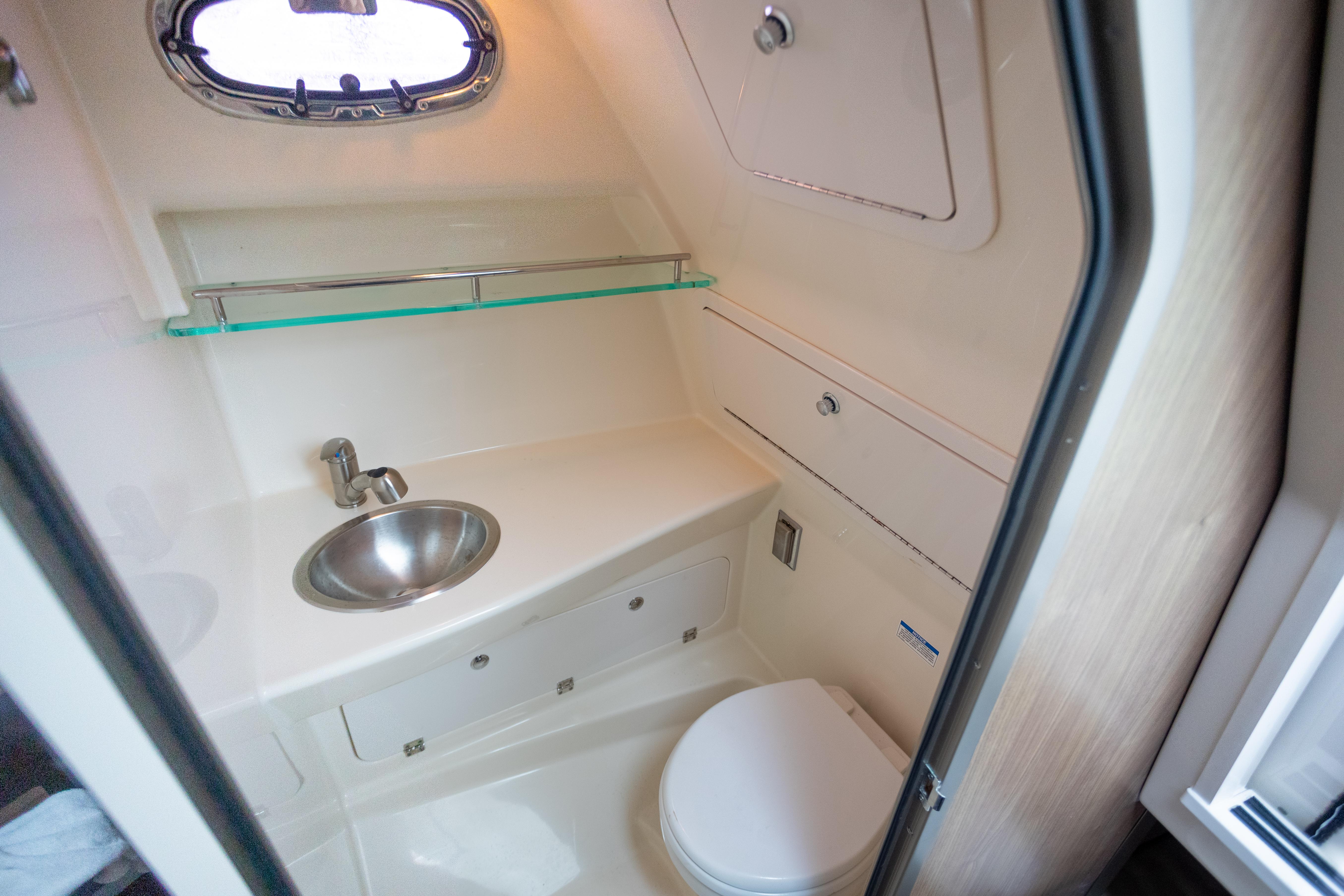 2013-boston-whaler-285-conquest-pilothouse-power-9830296-20250606152700386-1_XLARGE
