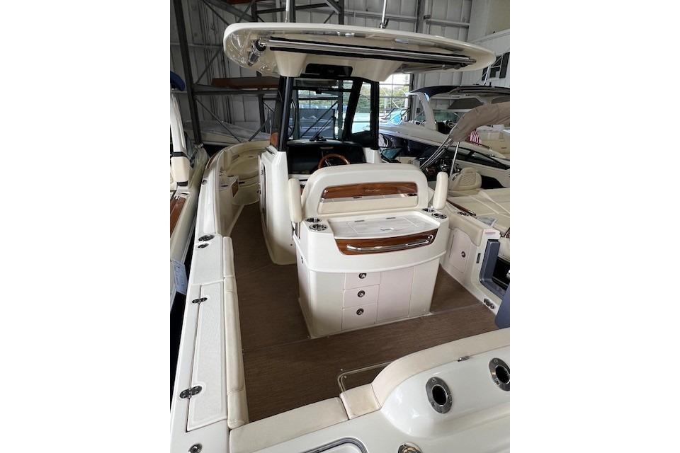 2024 Chris-Craft Catalina 28 boat interior with sleek design and modern amenities.