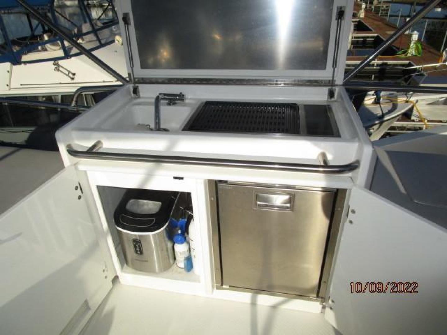 Off Leash Yacht for Sale 45 Greenline Yachts Carrabelle, FL Denison