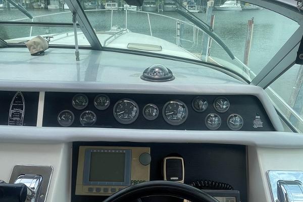 1994 Sea Ray boat for sale, model of the boat is 330 Sun Dancer & Image # 17 of 17
