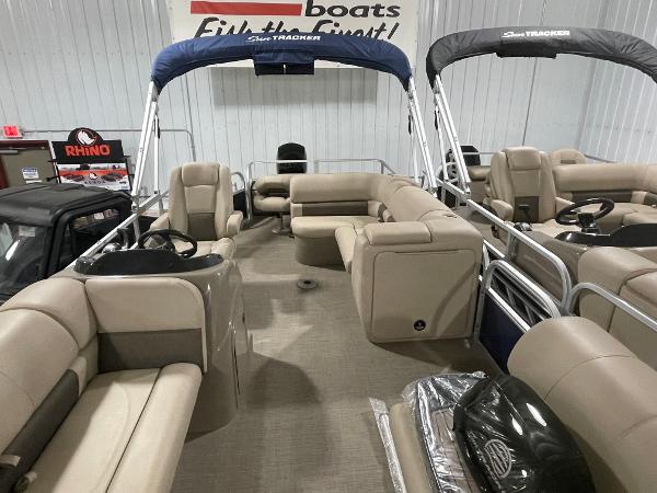 2021 Sun Tracker boat for sale, model of the boat is SportFish 22 DLX & Image # 6 of 17