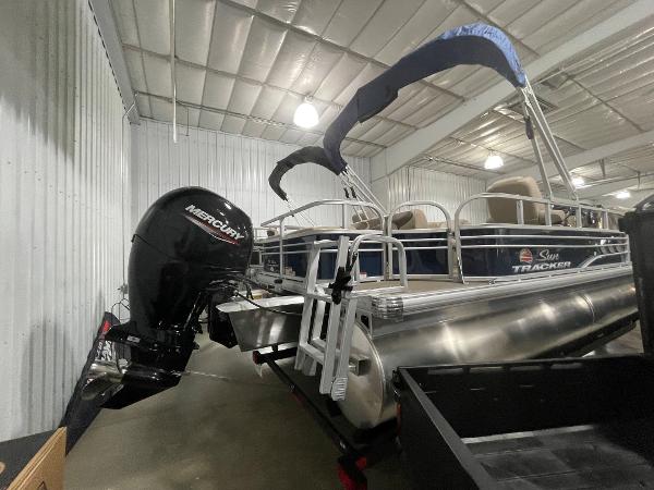 2021 Sun Tracker boat for sale, model of the boat is SportFish 22 DLX & Image # 9 of 17