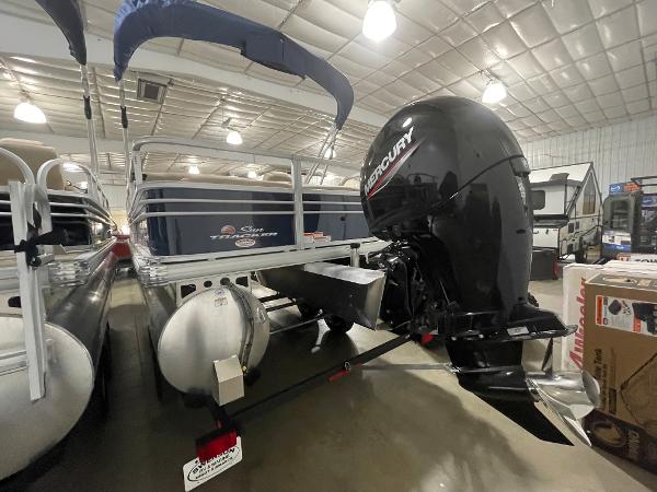 2021 Sun Tracker boat for sale, model of the boat is SportFish 22 DLX & Image # 10 of 17