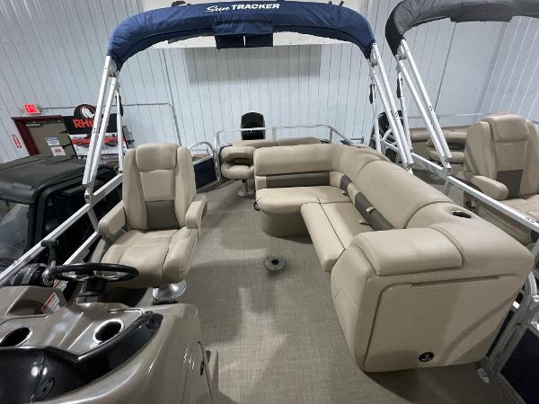 2021 Sun Tracker boat for sale, model of the boat is SportFish 22 DLX & Image # 13 of 17