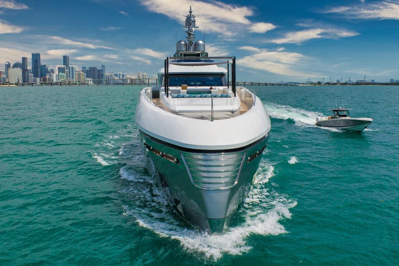 Rossinavi-Custom 2020-EIV FL-US-Luxurious 2020 Rossinavi Custom yacht cruising near city skyline on a sunny day.-9772003