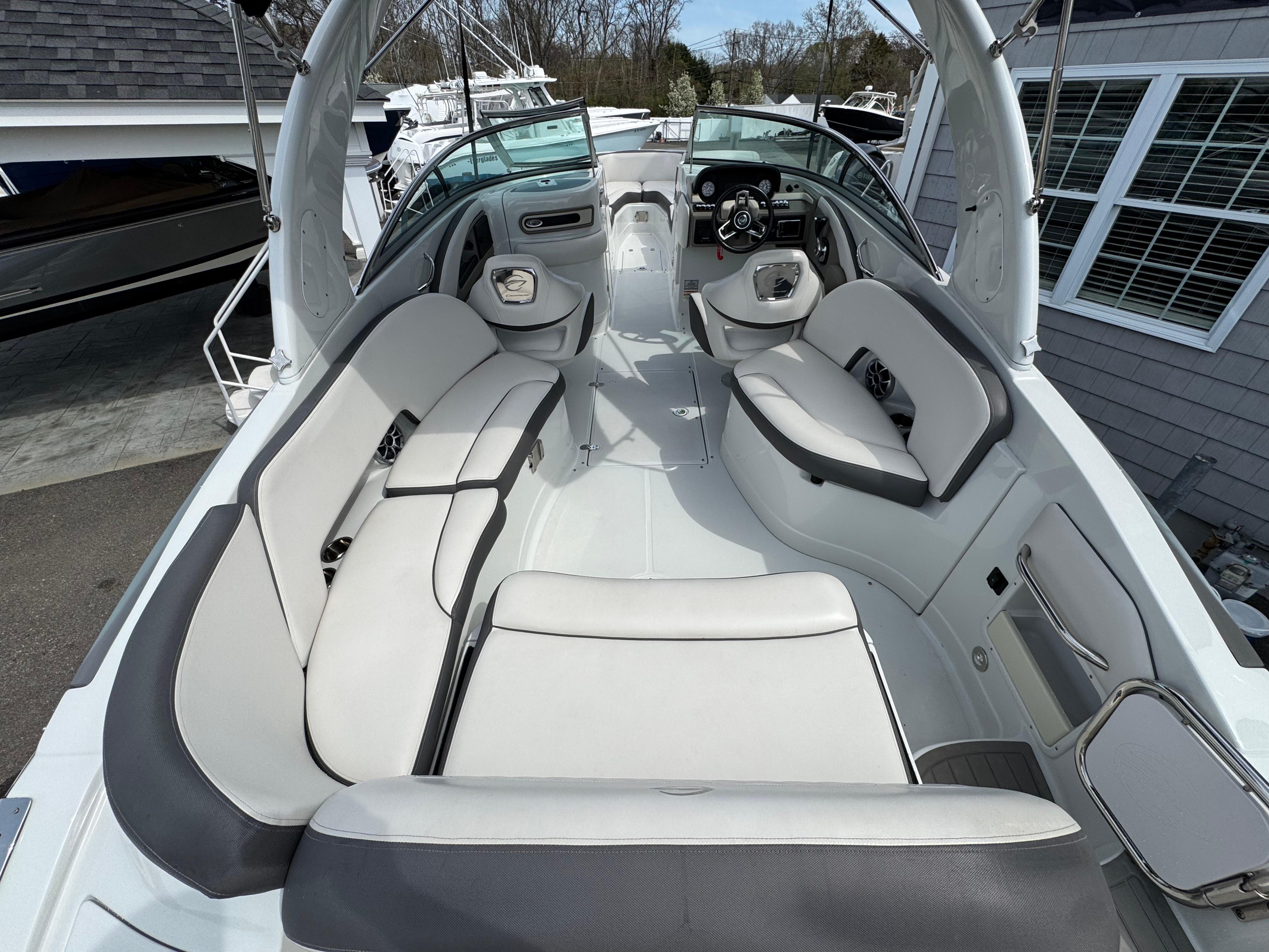 2019-crownline-290-xss-power-9772036-20250426071656318-1_XLARGE