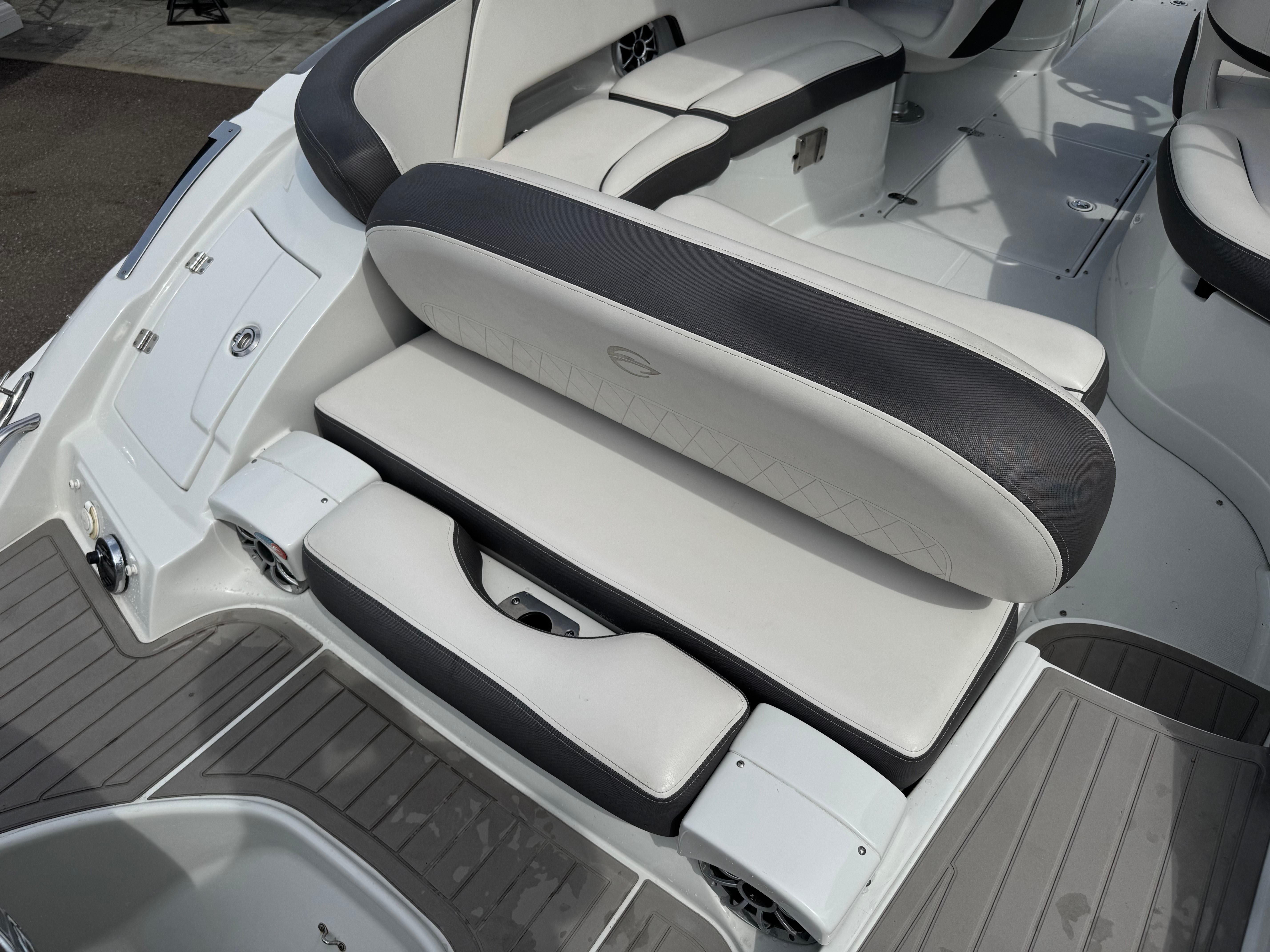 2019-crownline-290-xss-power-9772036-20250426071714929-1_XLARGE
