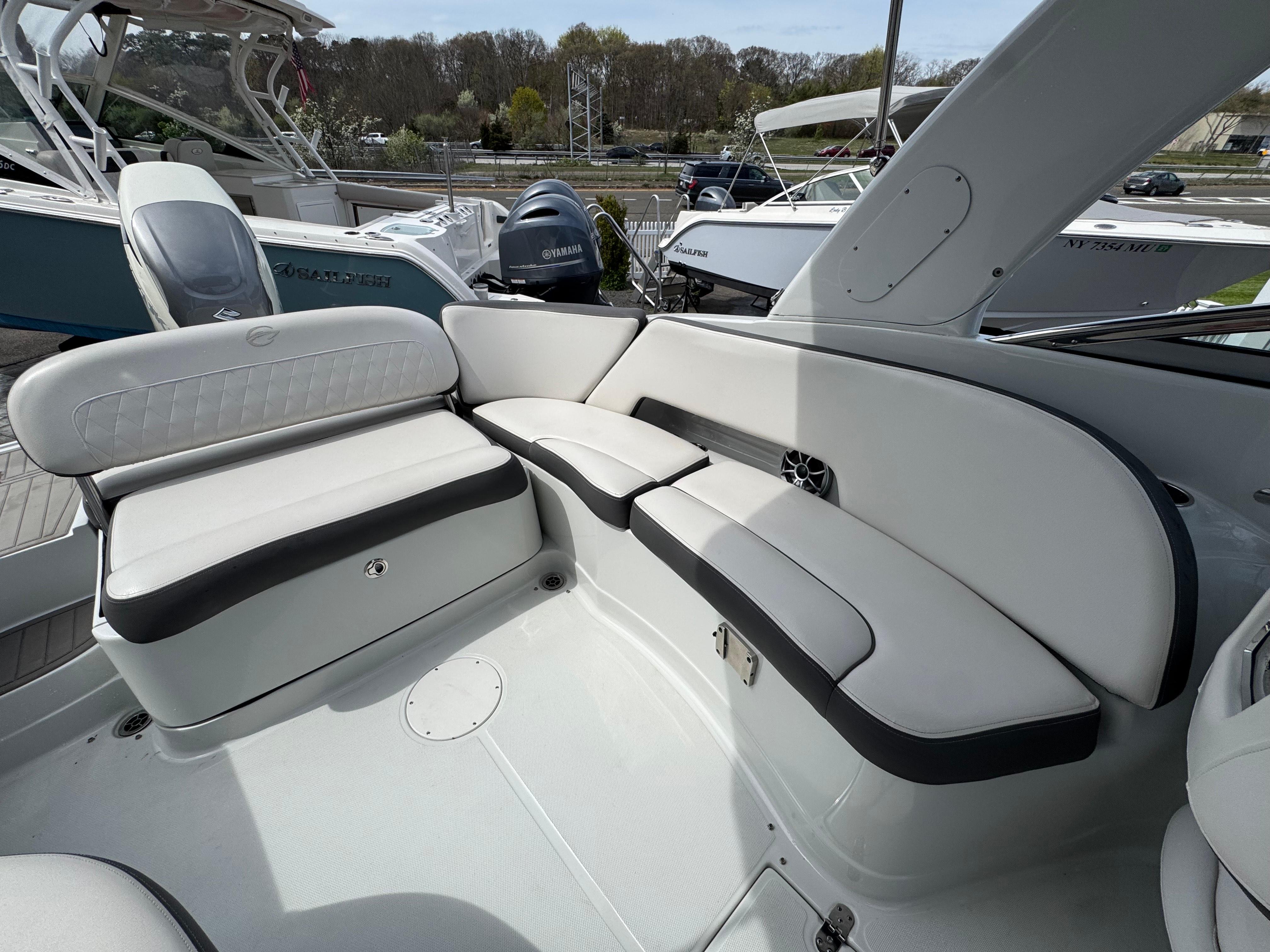 2019-crownline-290-xss-power-9772036-20250426071728605-1_XLARGE