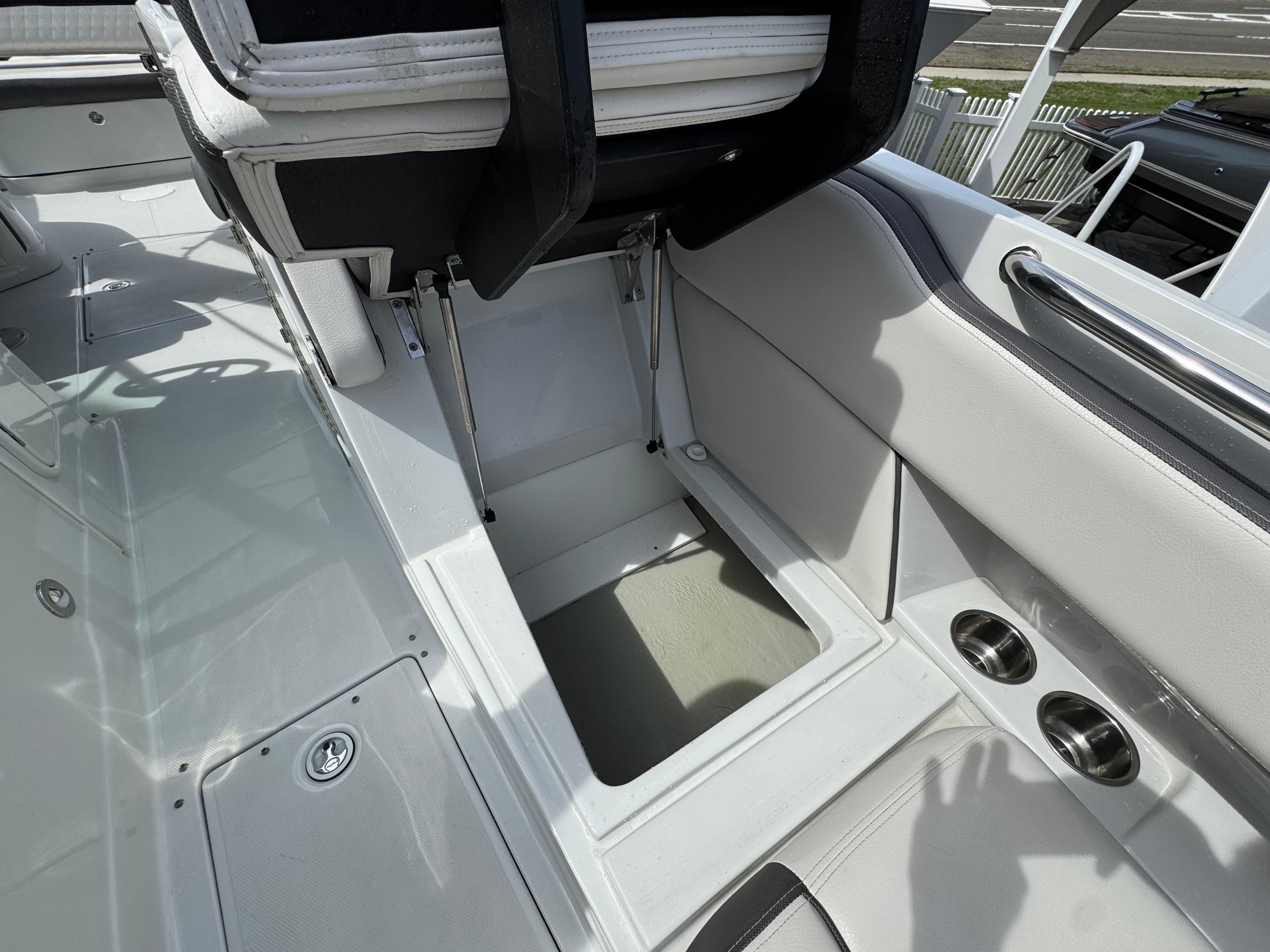 2019-crownline-290-xss-power-9772036-20250426071943535-1_XLARGE