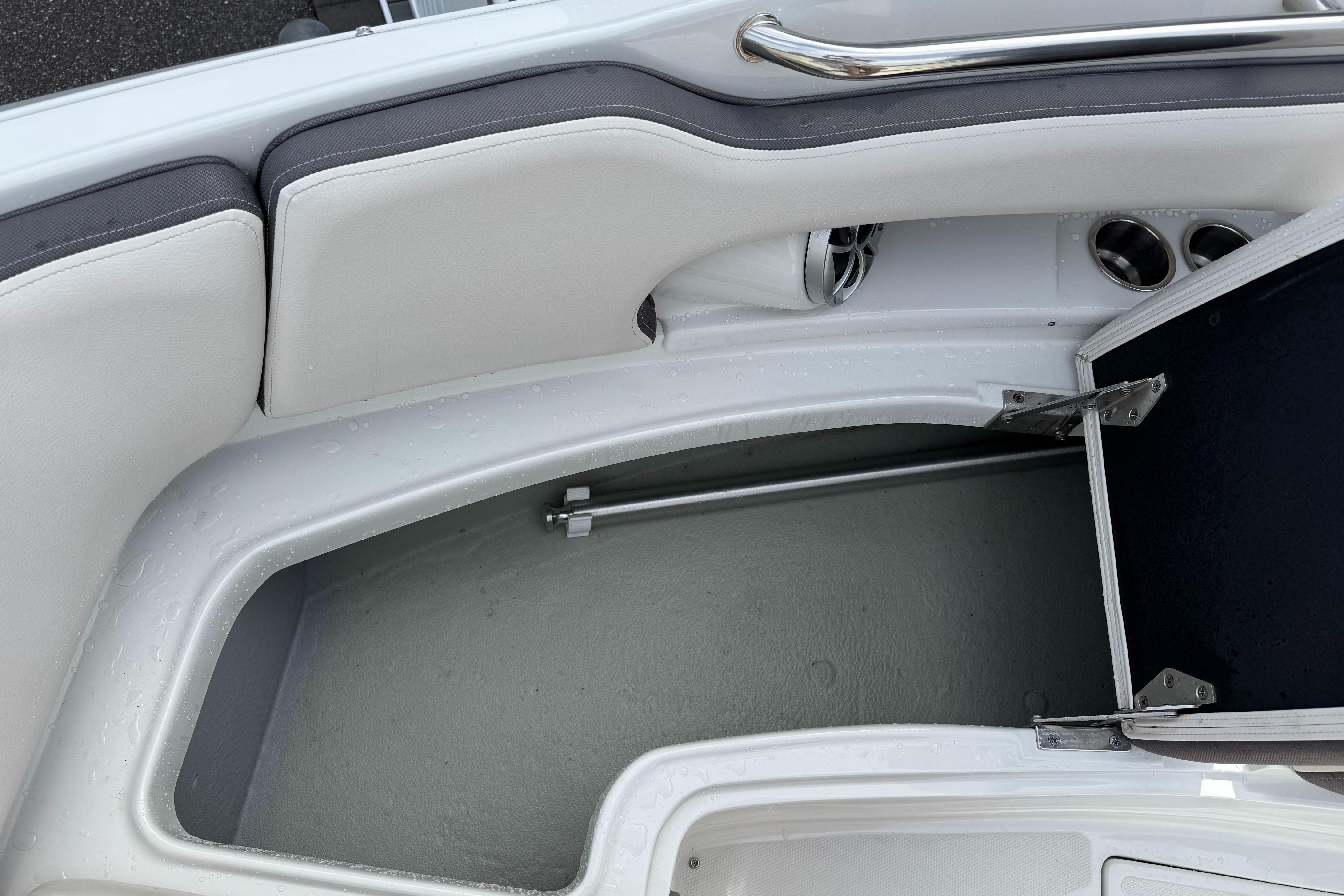 2019-crownline-290-xss-power-9772036-20250426072003986-1_XLARGE