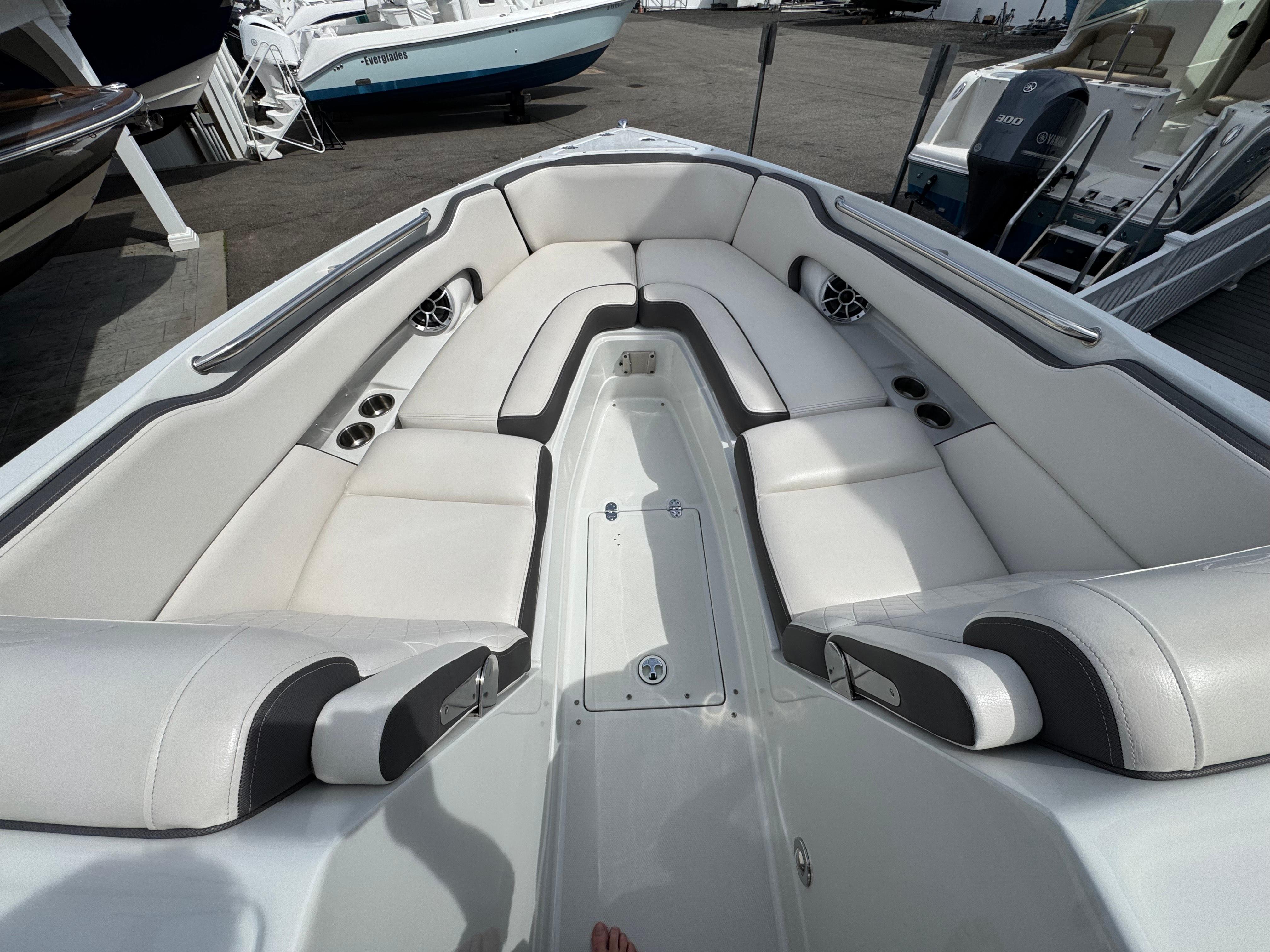 2019-crownline-290-xss-power-9772036-20250426072029306-1_XLARGE
